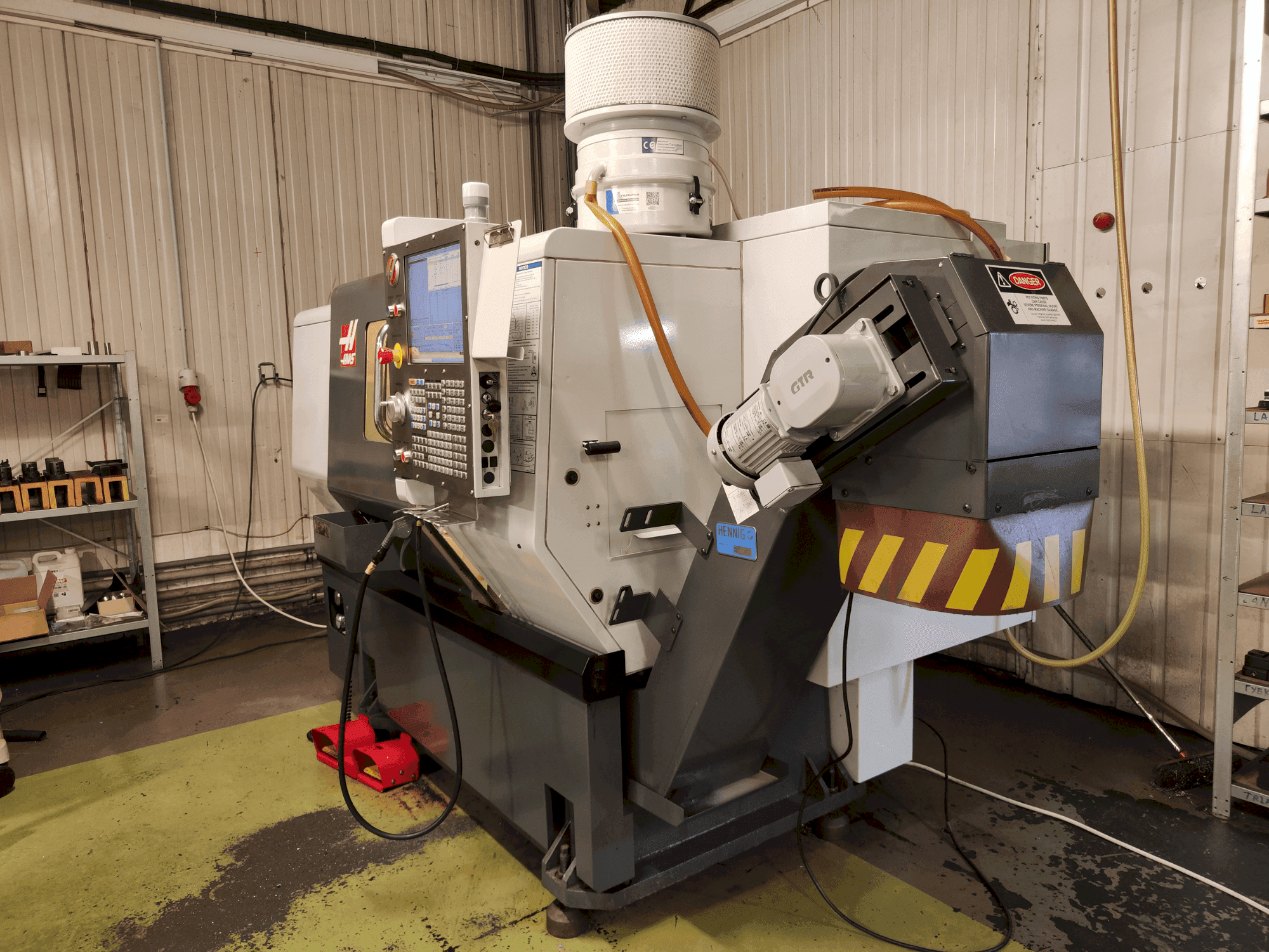 Widok z przodu maszyny HAAS ST-10