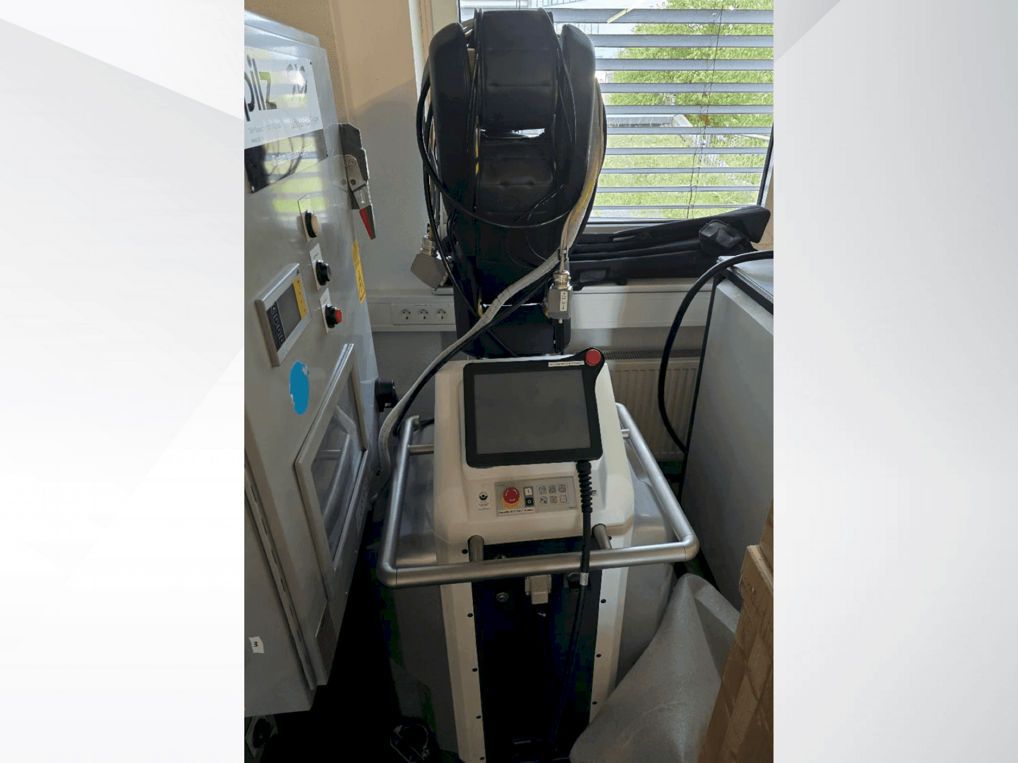 Widok z przodu maszyny FANUC LR Mate 200iD/7L