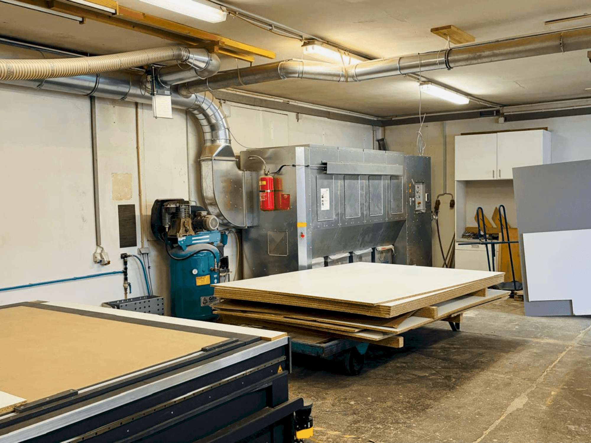 Widok z przodu maszyny NESTRO NE 350P20