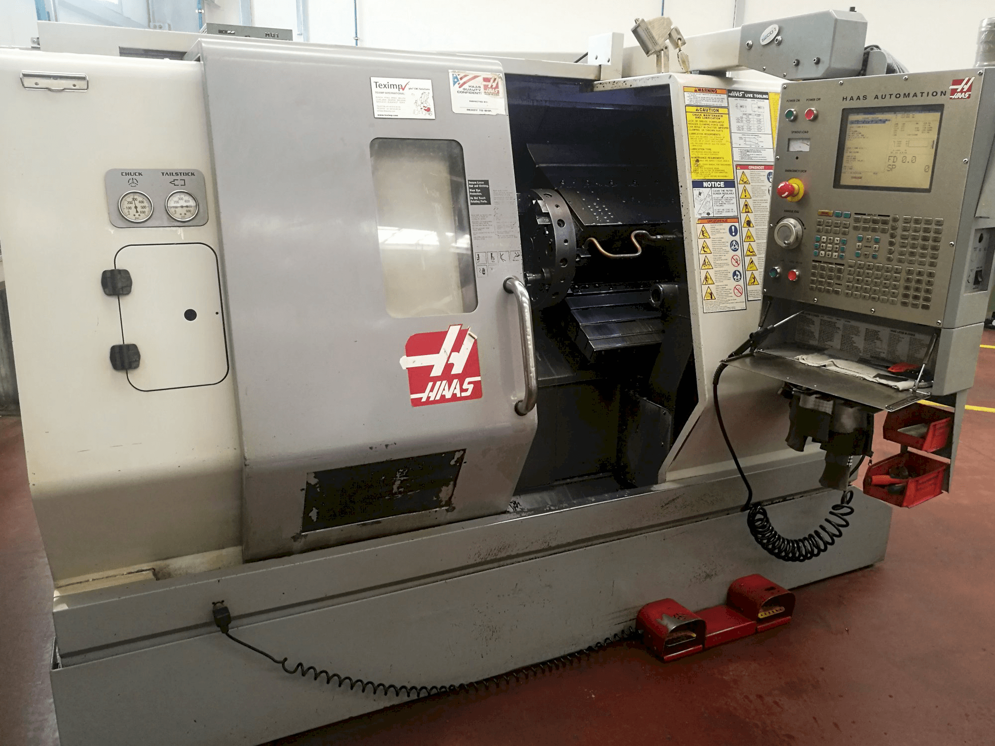 Widok z lewej maszyny HAAS SL-20THE