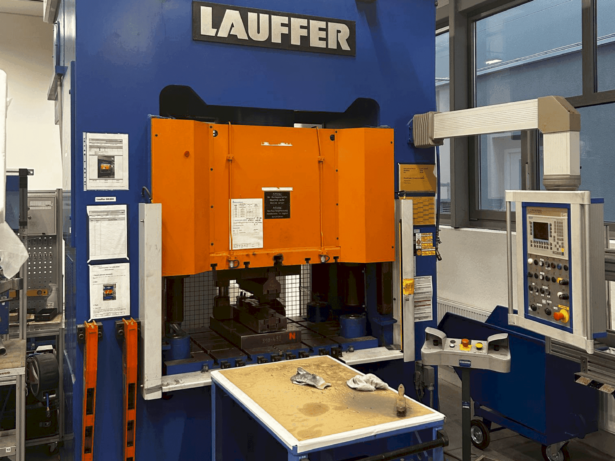 Widok z przodu maszyny LAUFFER DK 200 (2007)