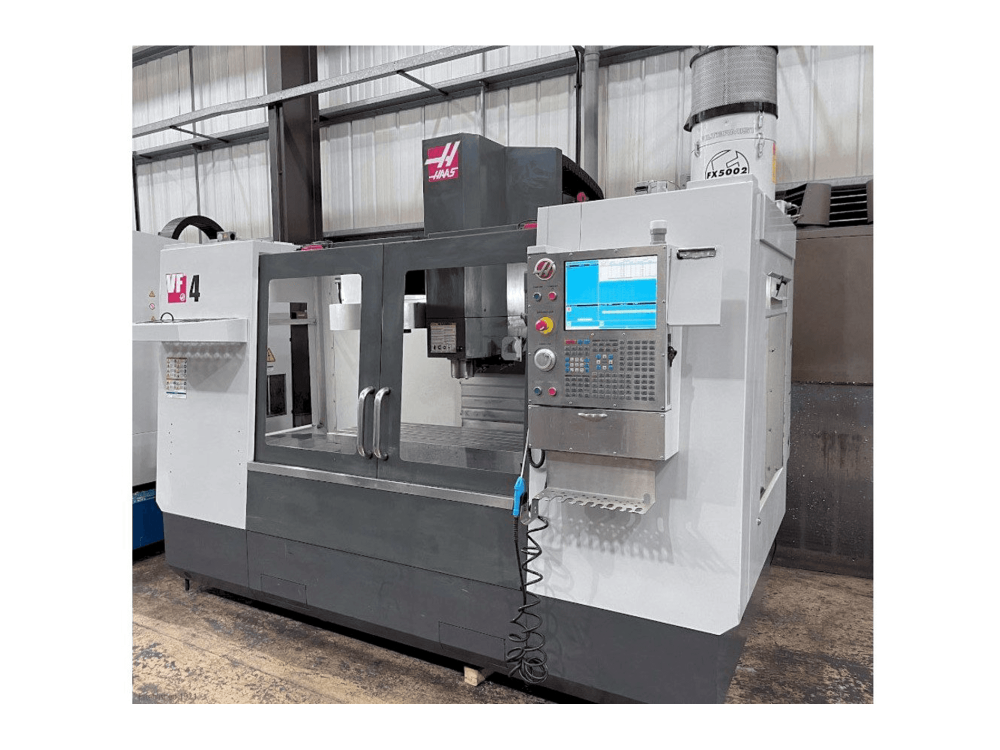 Widok z przodu maszyny HAAS VF-4
