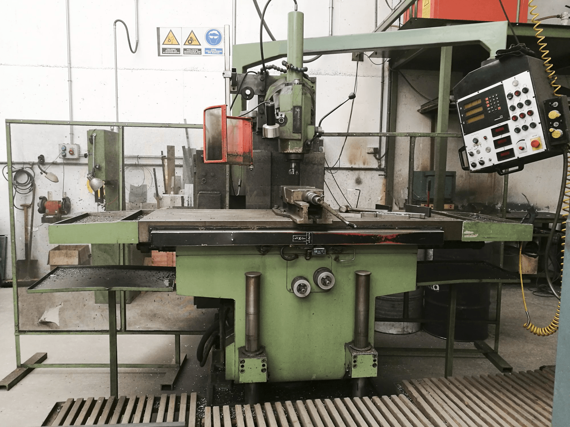 Widok z przodu maszyny CME F4 CMC