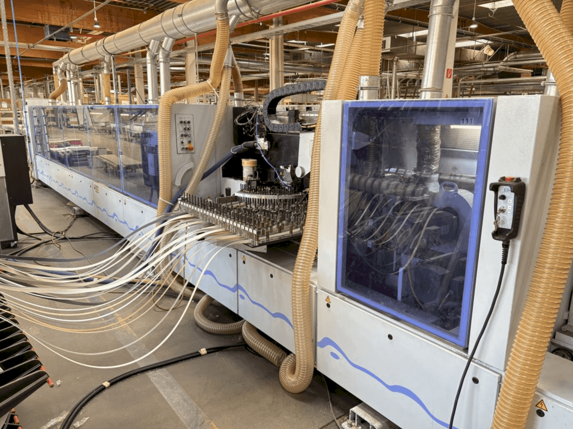 Widok z przodu maszyny HOMAG KFL350/12/A3/L/WZ