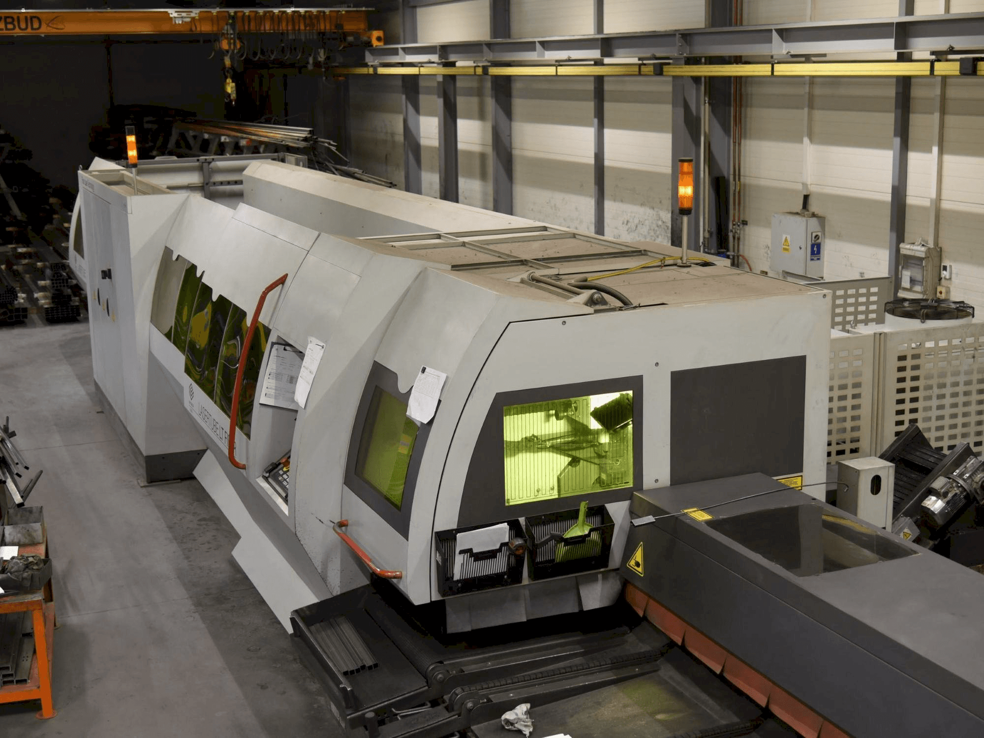 Widok z przodu maszyny BLM ADIGE LaserTube LT Fiber