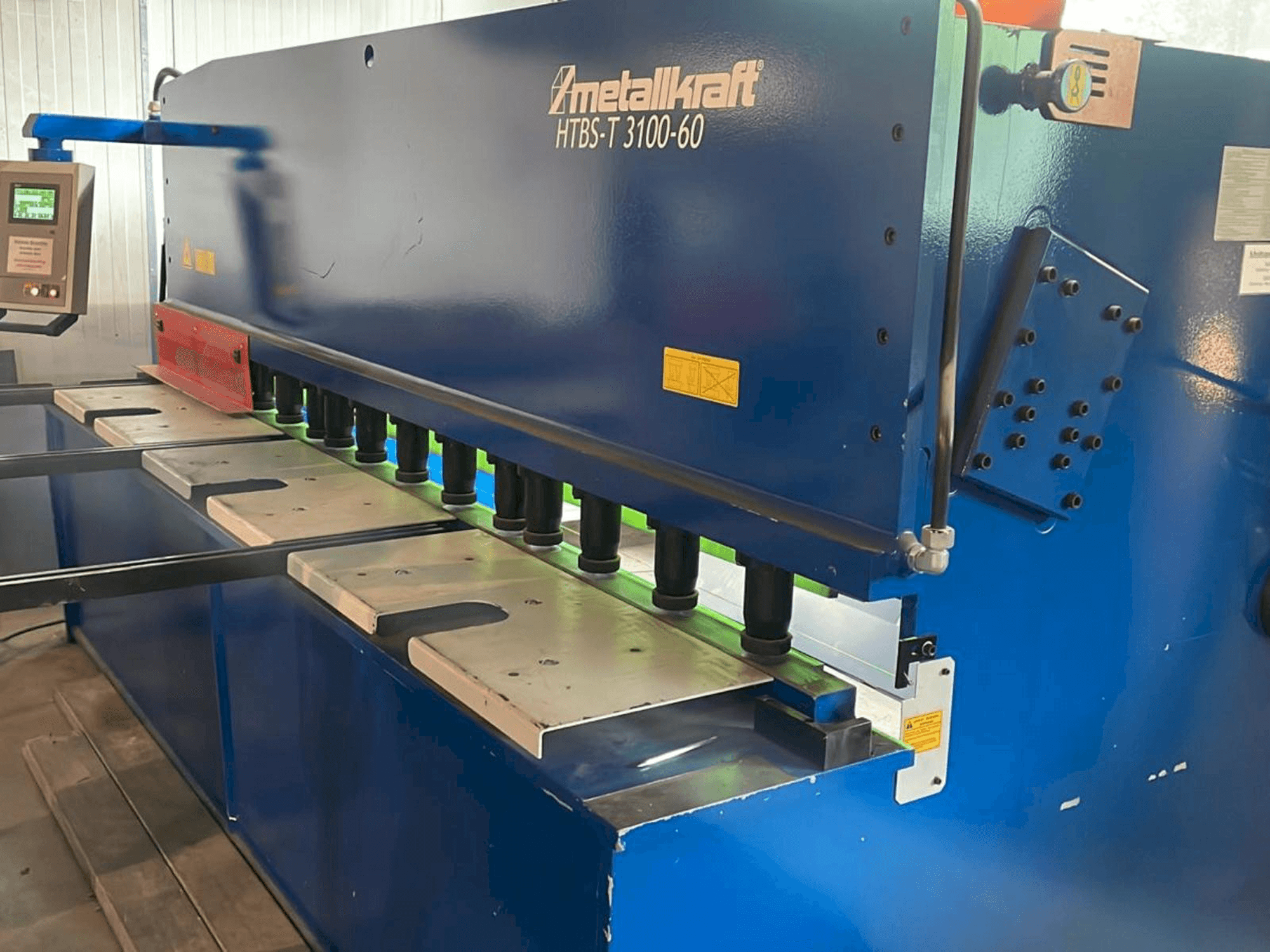 Widok z przodu maszyny Metallkraft HTBS-T 3100-60
