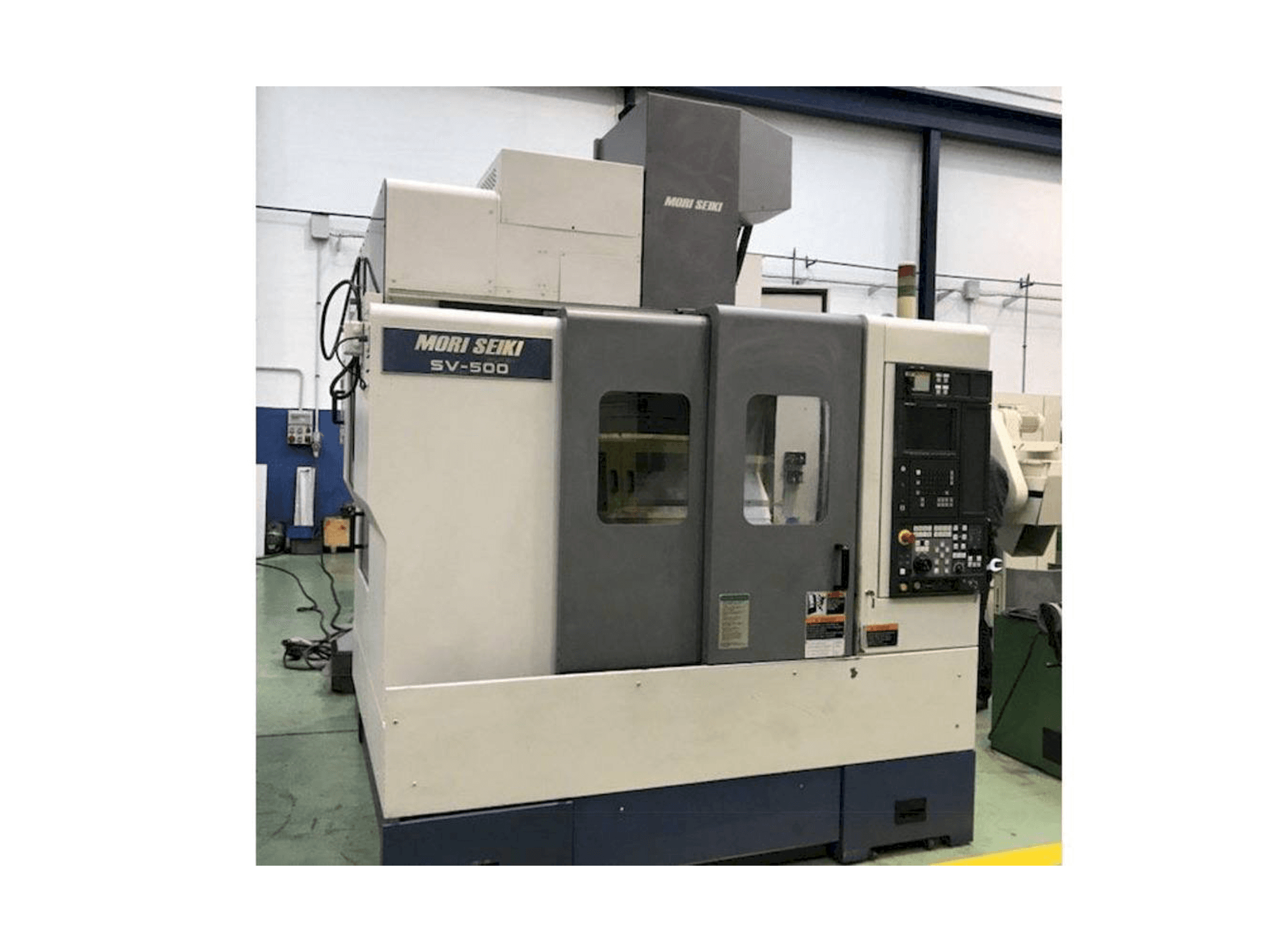 Widok z przodu maszyny MORI SEIKI SV-500
