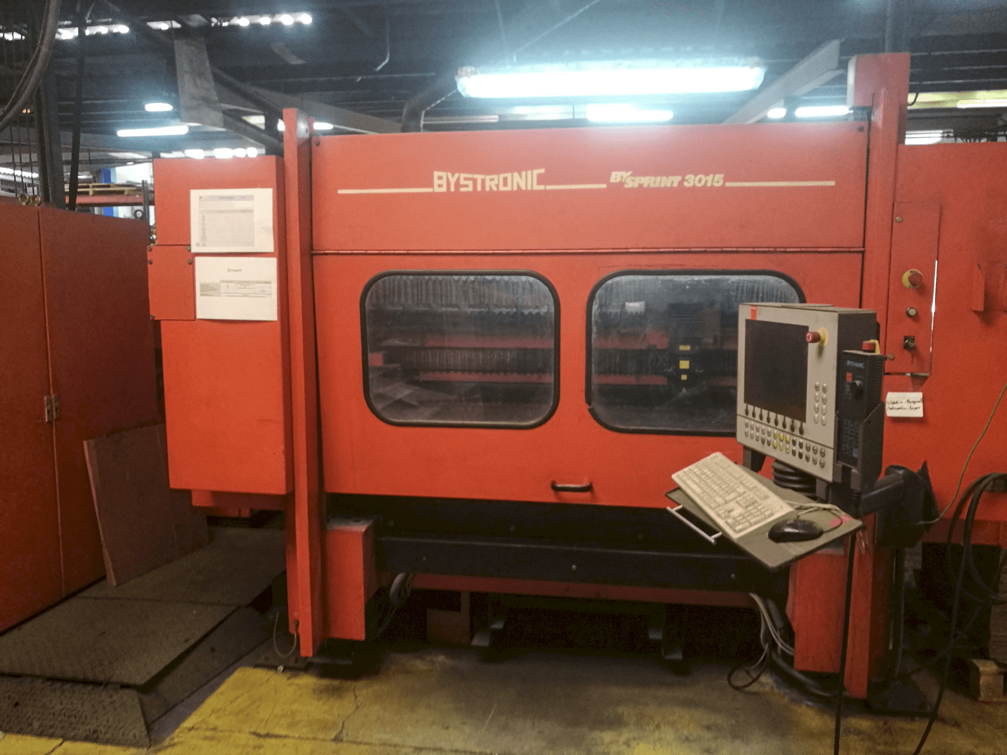 Widok z przodu maszyny Bystronic BySprint 3015