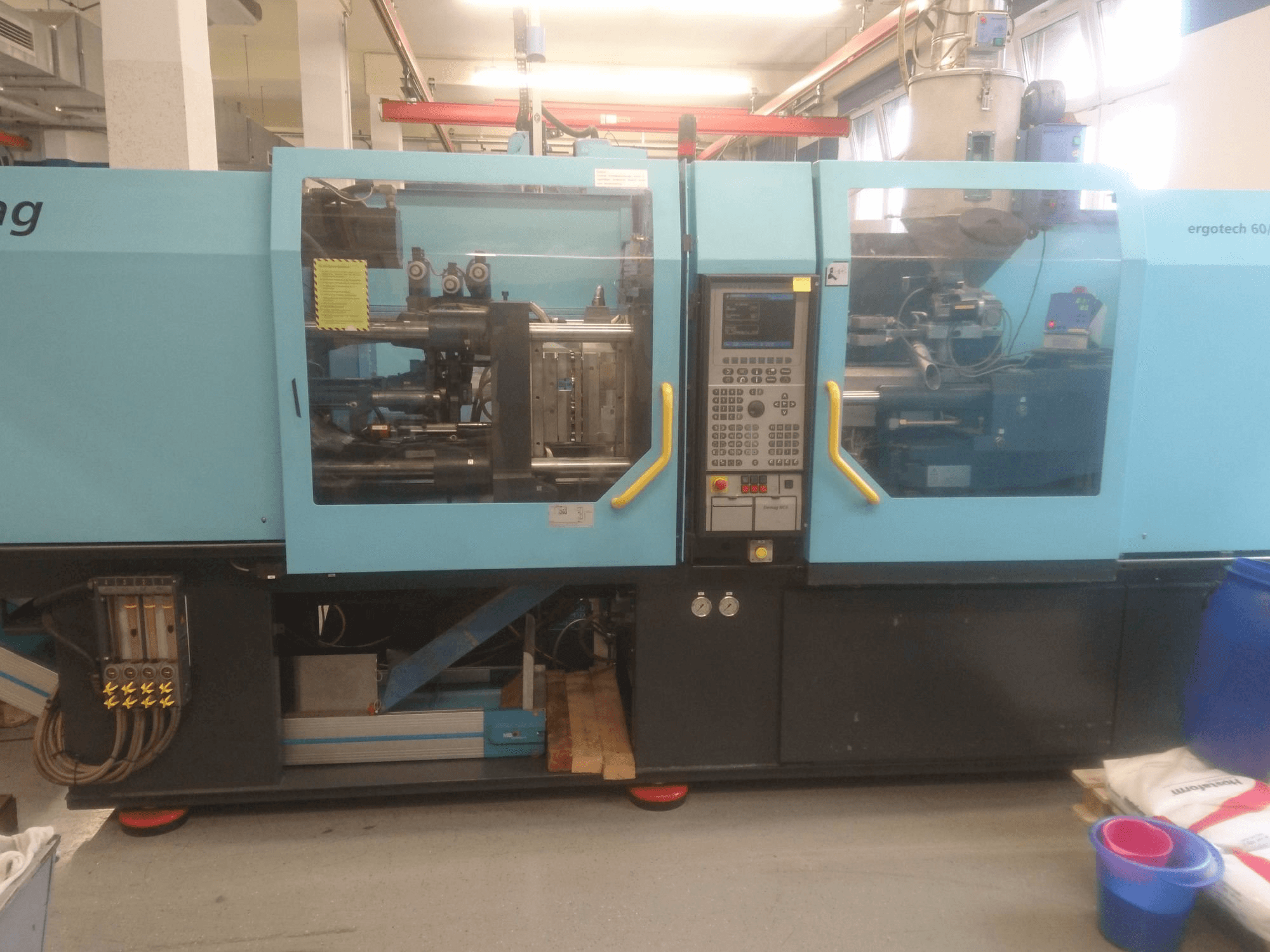 Widok z przodu maszyny DEMAG Ergotech 60/370-310 EL EXIS E