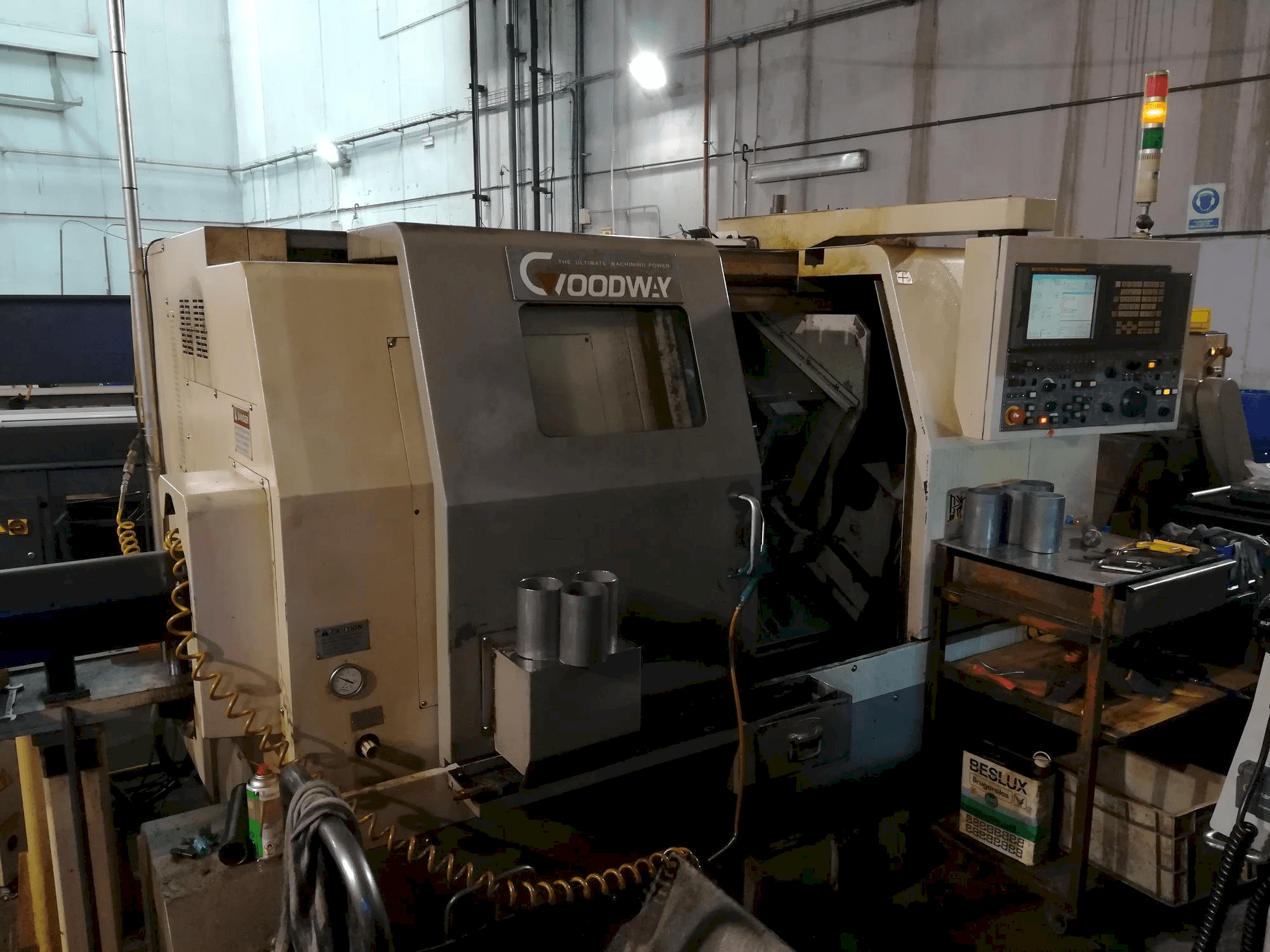 Widok z przodu maszyny Goodway GS 200
