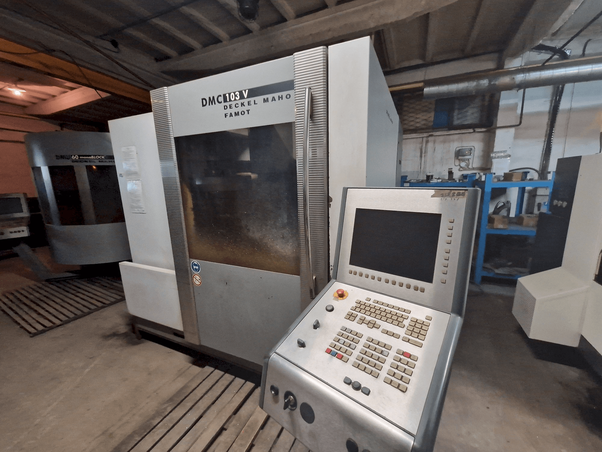 Widok z przodu maszyny DMG DMC 103V