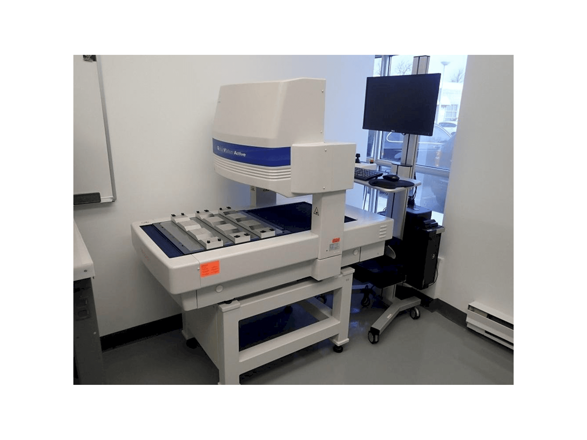 Widok z przodu maszyny Mitutoyo QV-L404Z1L-D