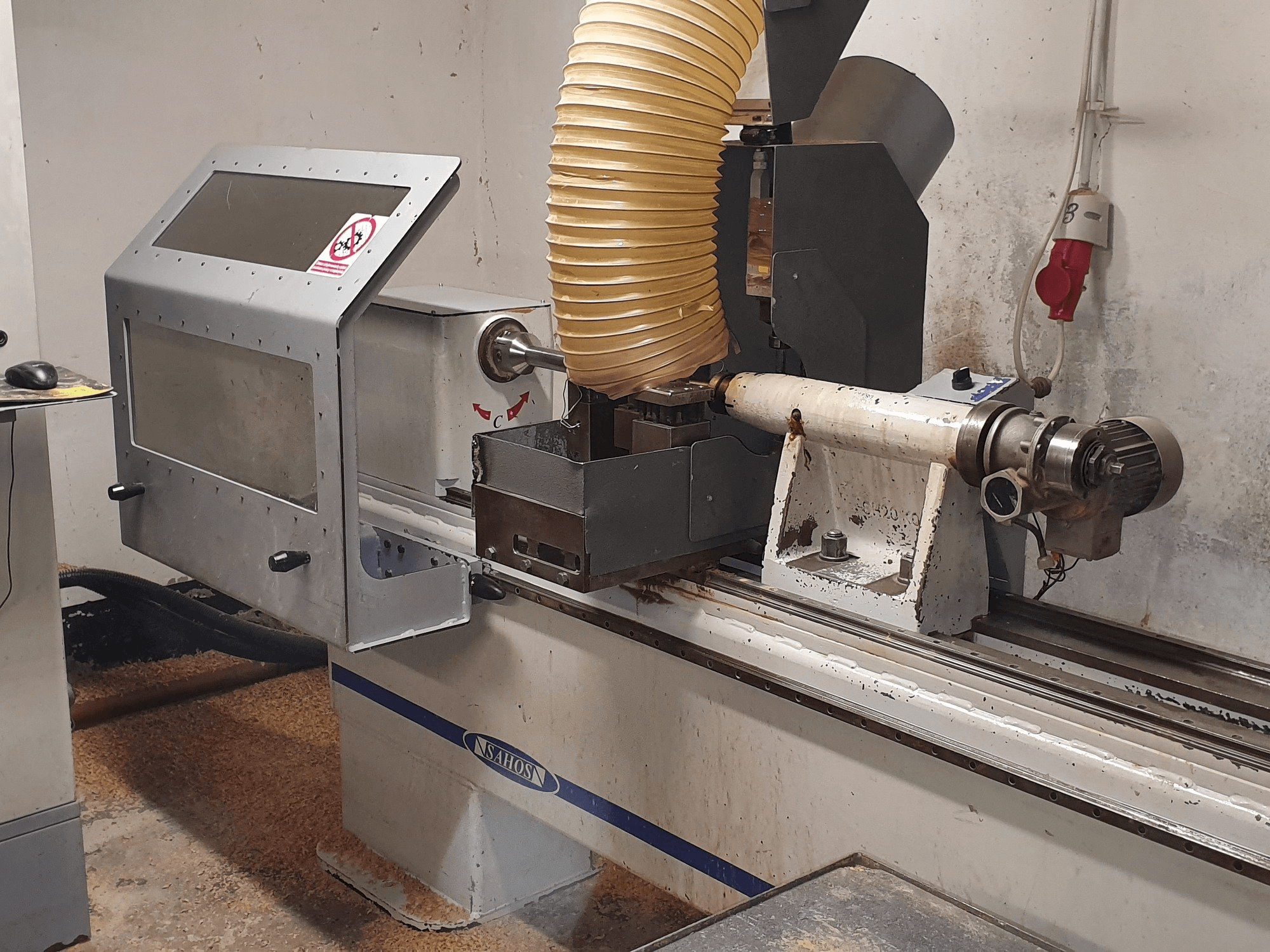 Widok z przodu maszyny Sahos GALAXY SH1800 CNC