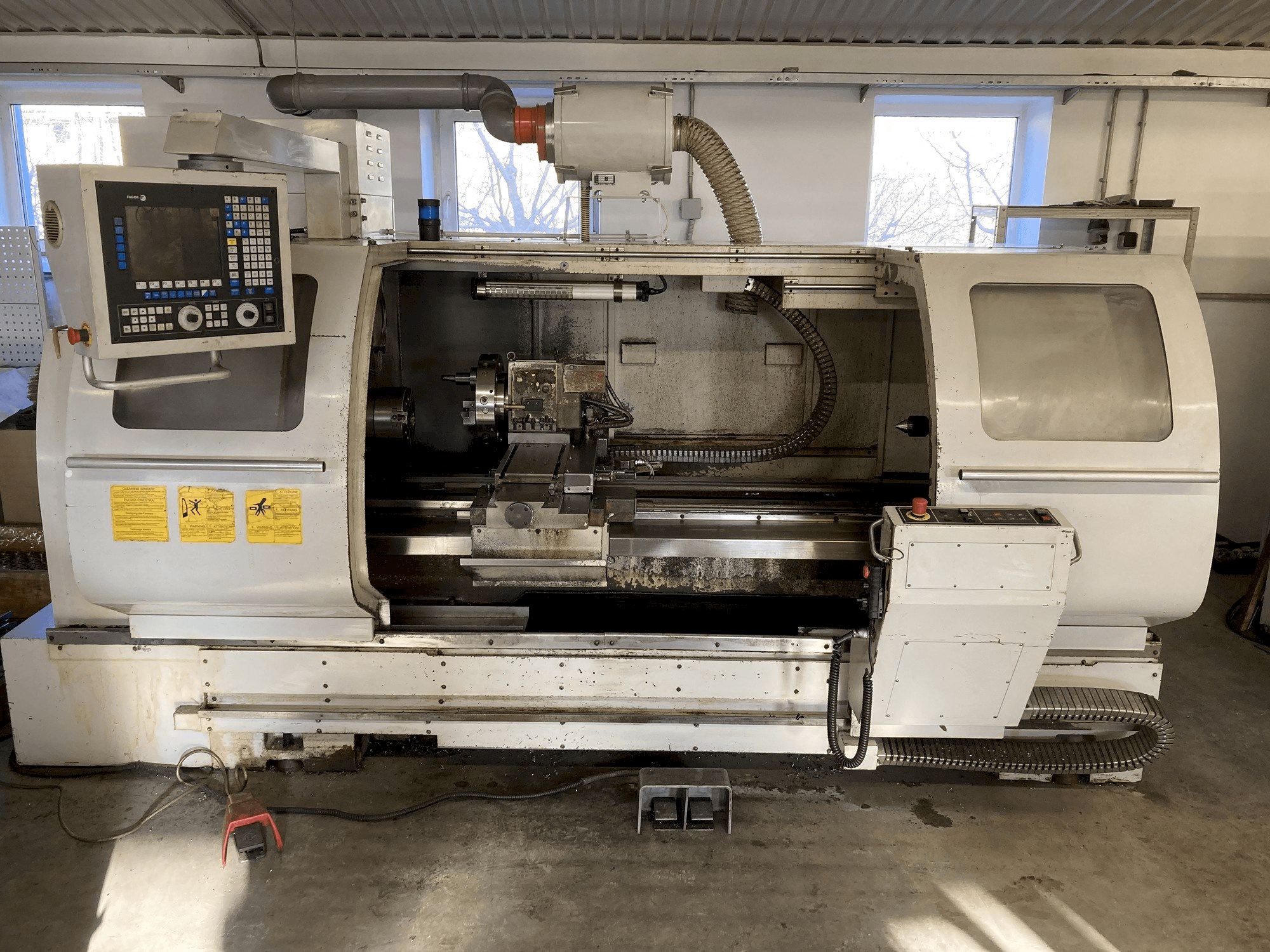 Widok z przodu maszyny FERMAT SF 48-1500 CNC