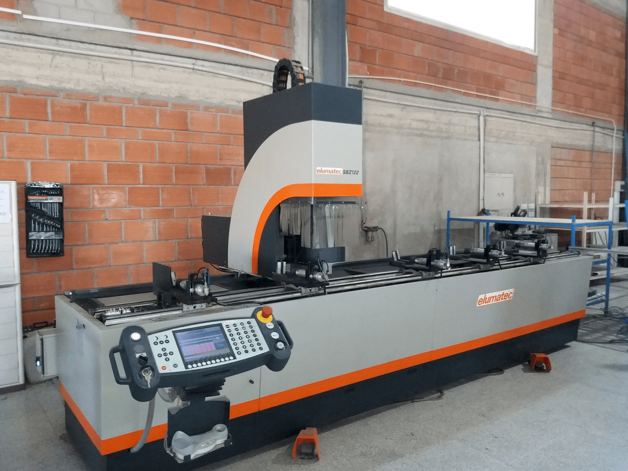 Widok z przodu maszyny Elumatec Sbz 122