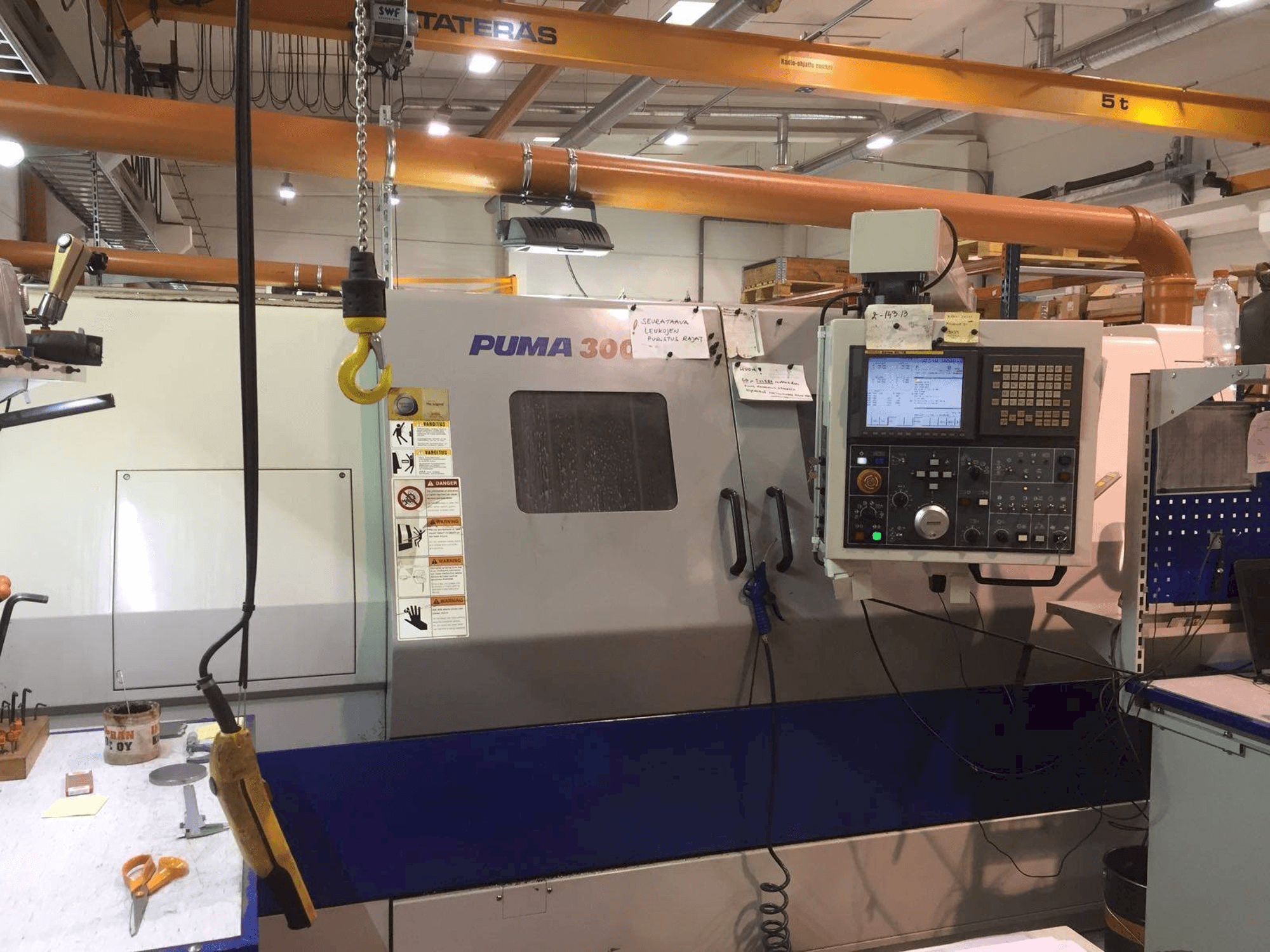 Widok z przodu maszyny Doosan Puma 300LC