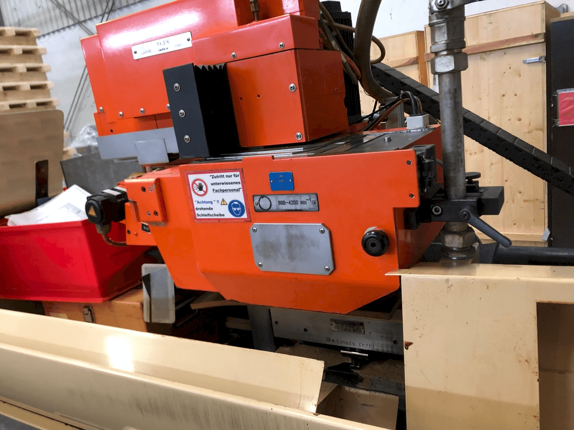 Widok z przodu maszyny JUNG JF 525 N