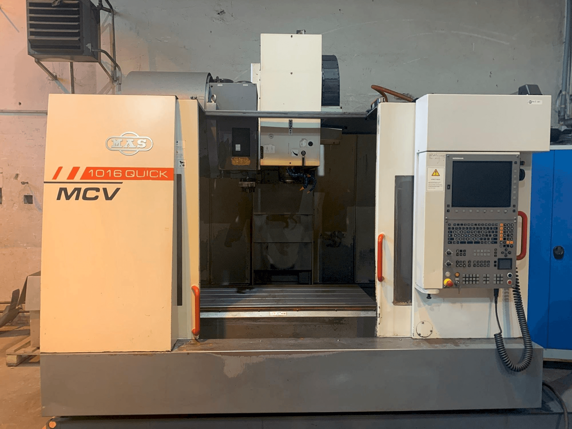Widok z przodu maszyny KOVOSVIT MAS MCV 1016 QUICK