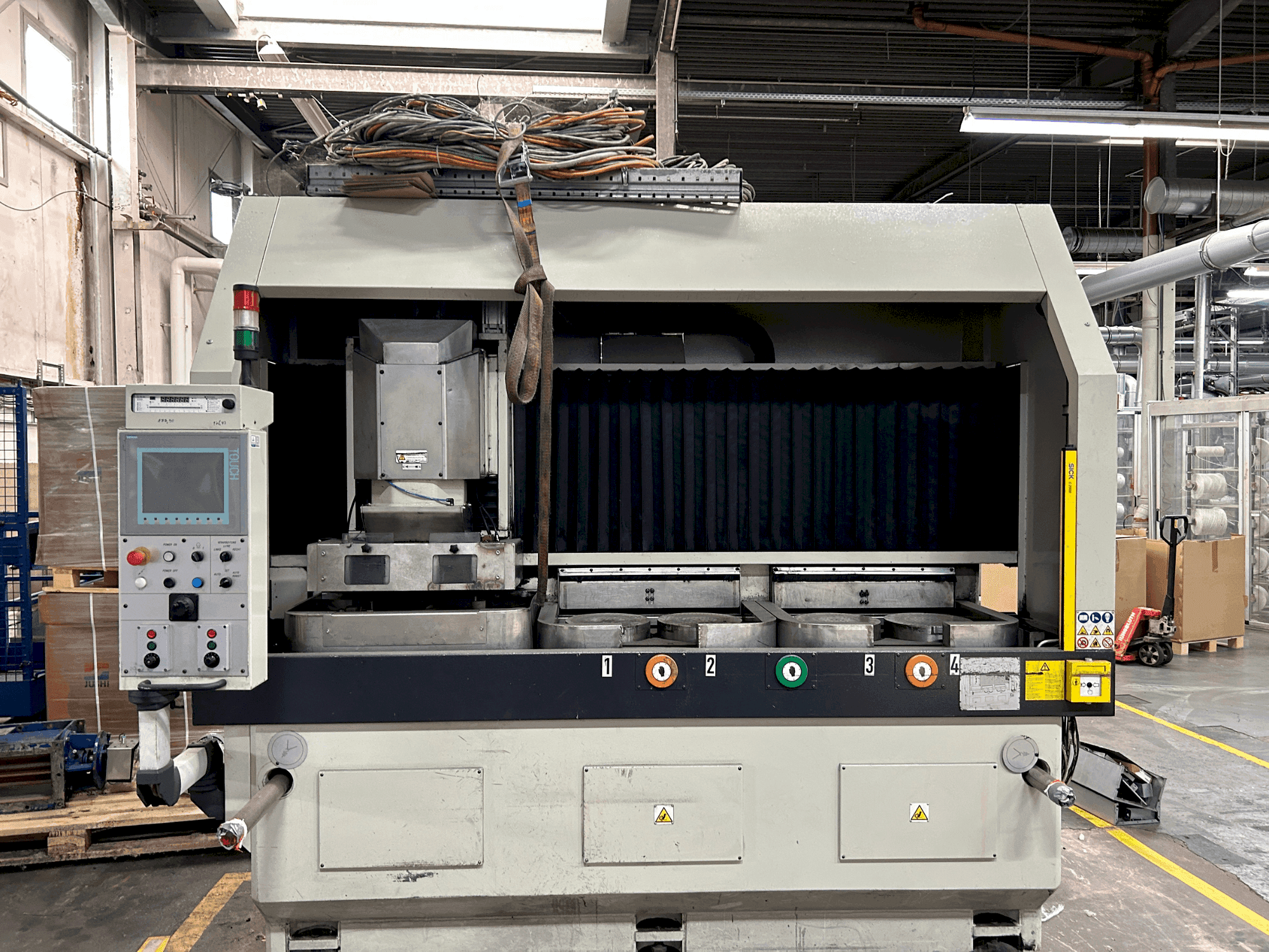 Widok z przodu maszyny Lodi VHP 300 4T CN