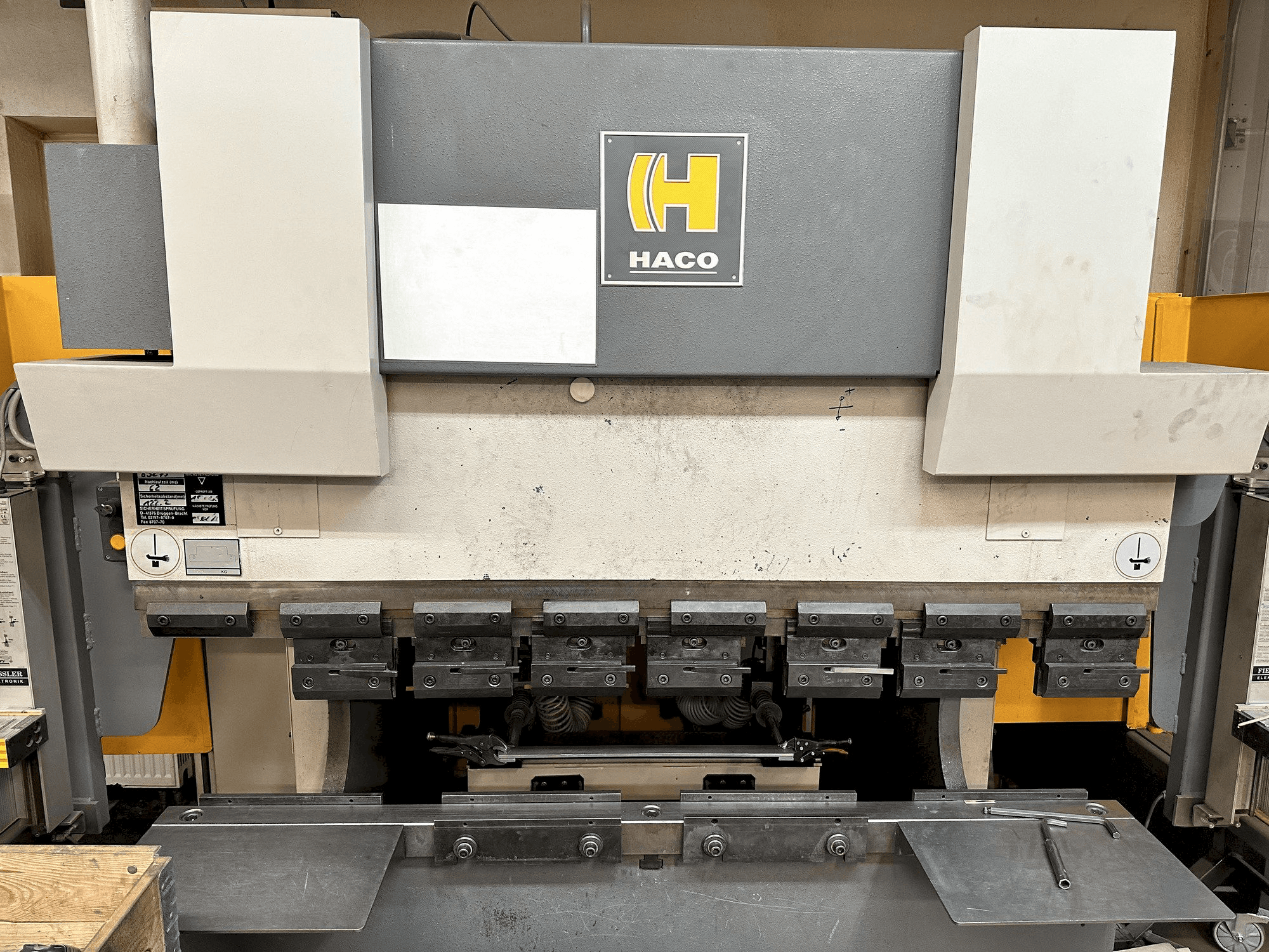 Widok z przodu maszyny HACO ERM 16040