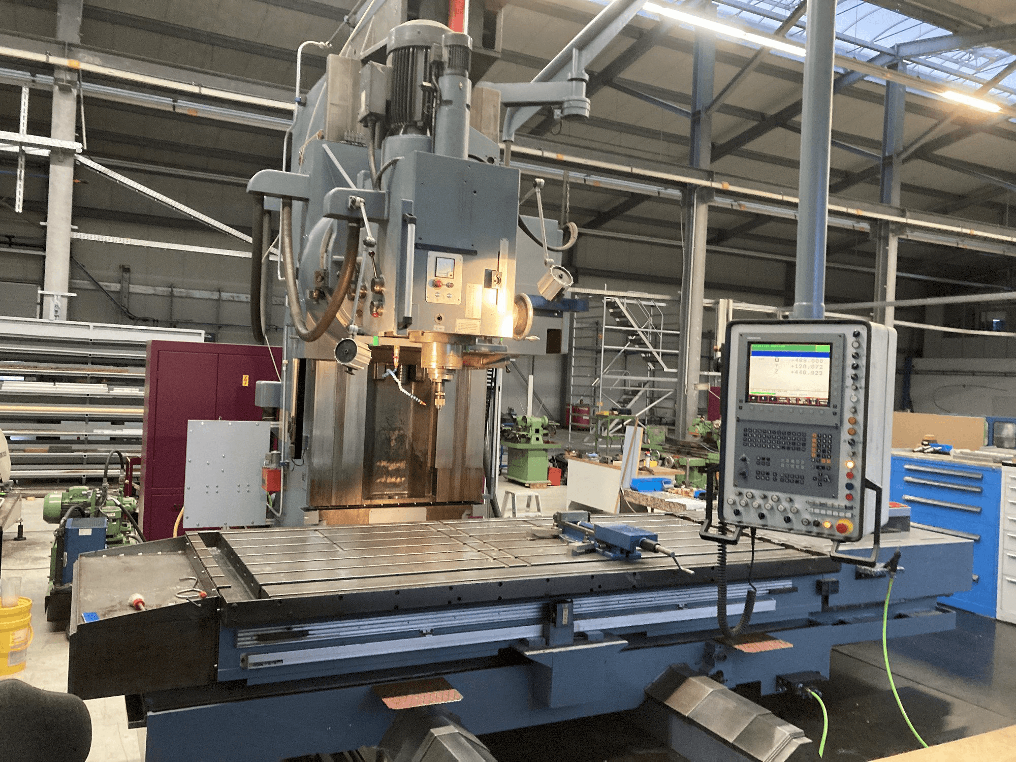 Widok z przodu maszyny Droop & Rein FS 130 SKE