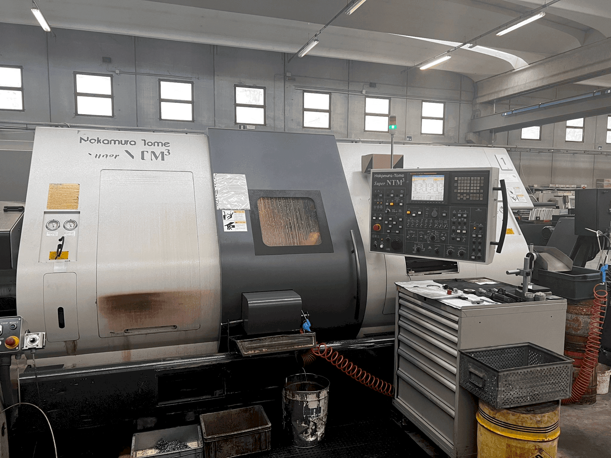 Widok z przodu maszyny NAKAMURA NTM3