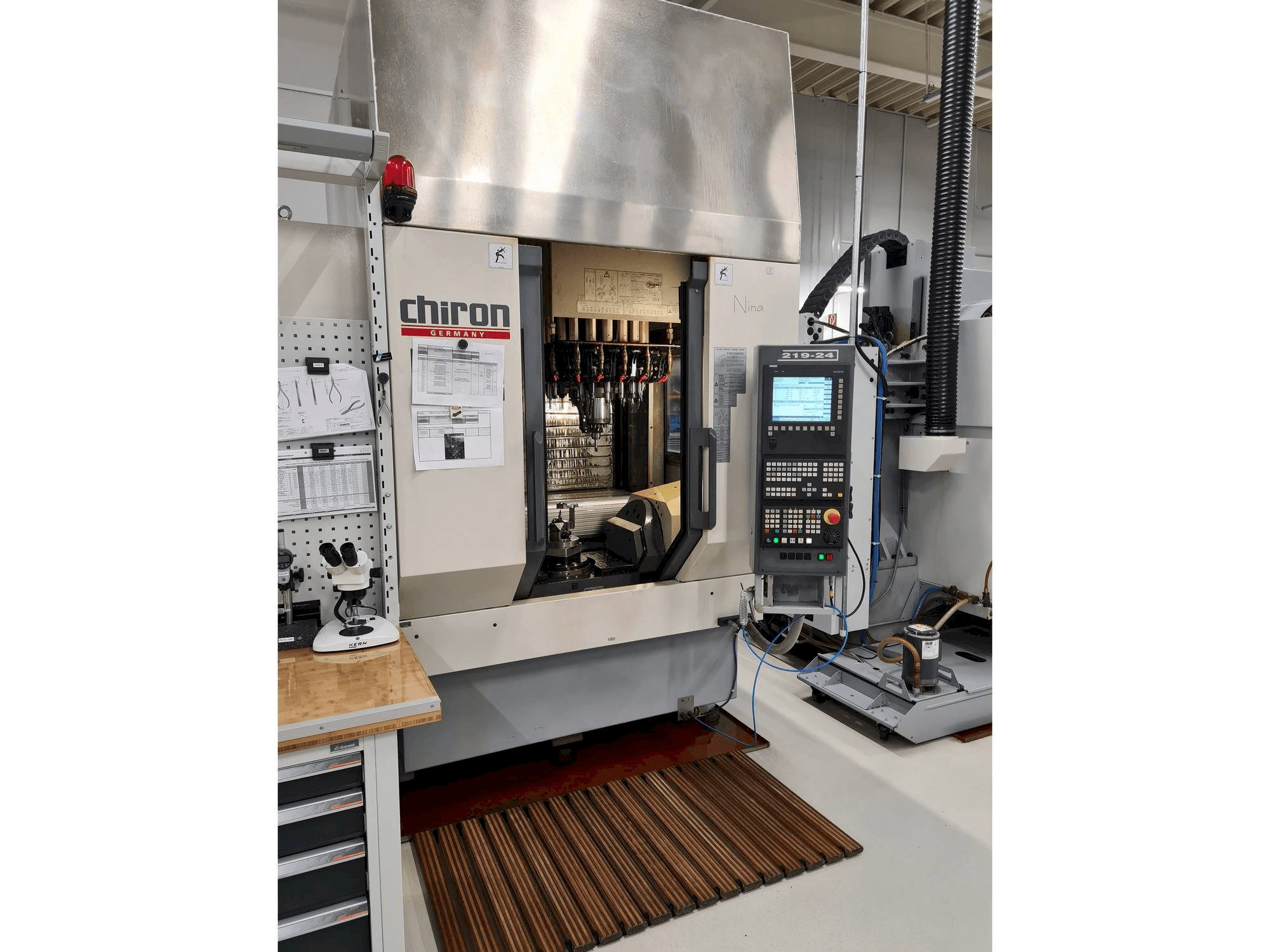 Widok z przodu maszyny CHIRON FZ 15 S