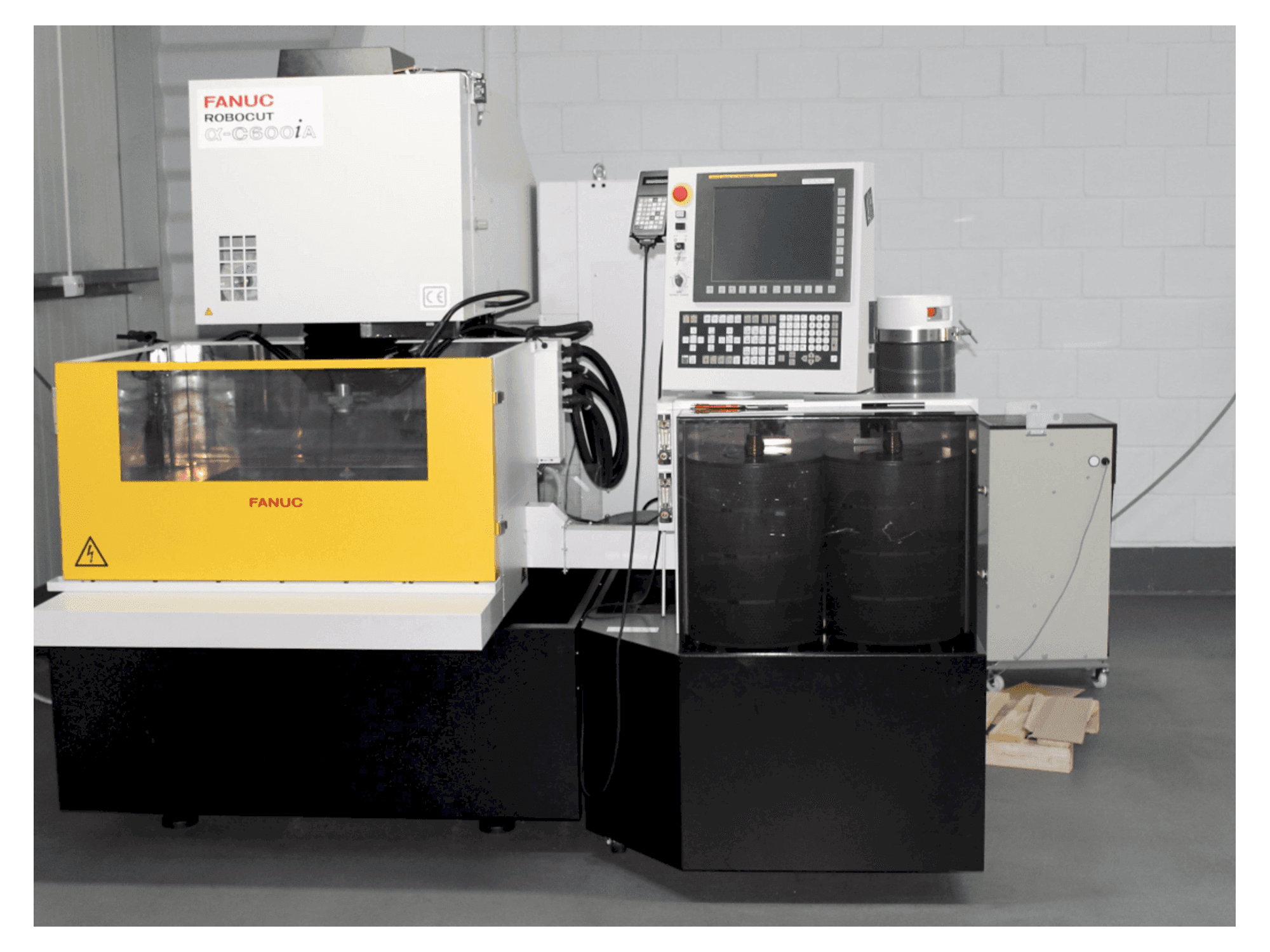 Widok z przodu maszyny FANUC RoboCut Alfa C600iA