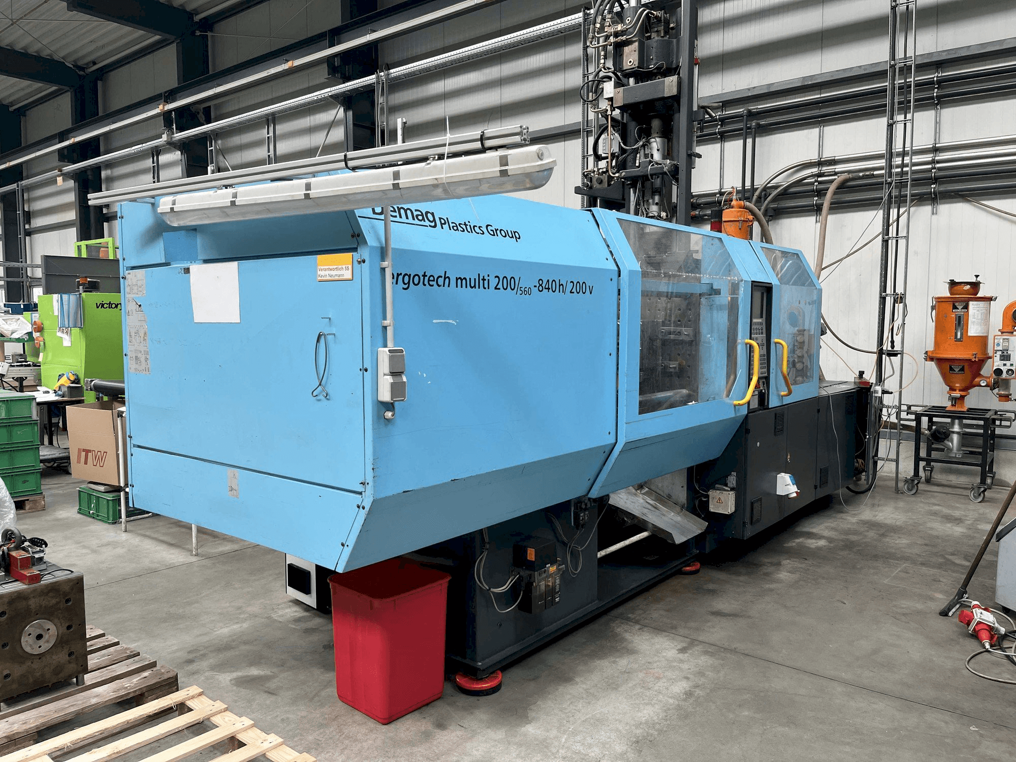 Widok z przodu maszyny DEMAG Ergotech multi 200/560 - 840h/200V