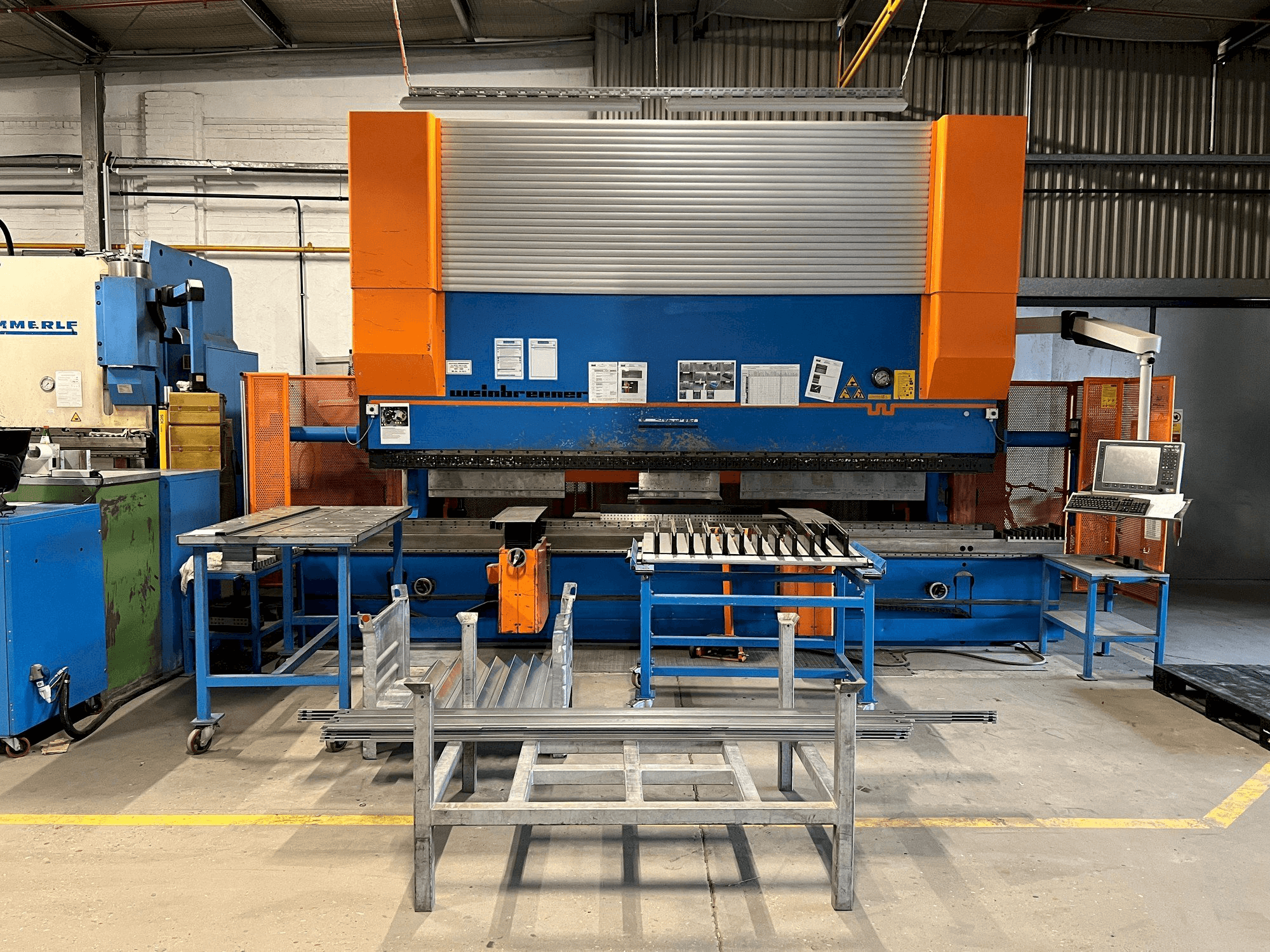 Widok z przodu maszyny Weinbrenner GP400