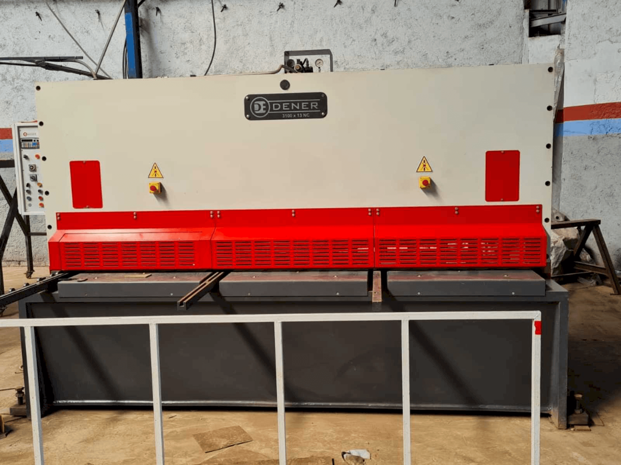 Widok z przodu maszyny DENER BS 3013