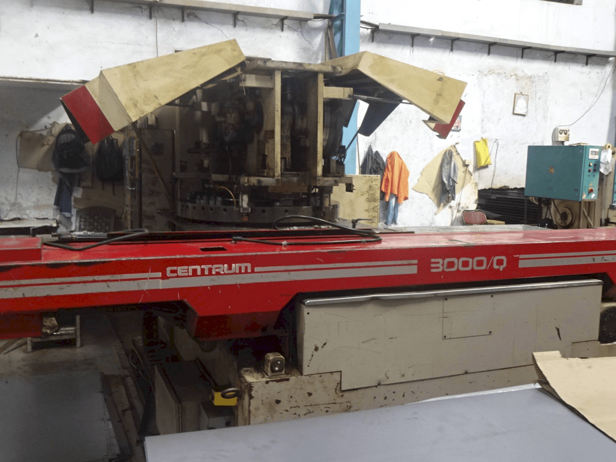 Widok z przodu maszyny MURATA MURATEC CENTRUM 3000