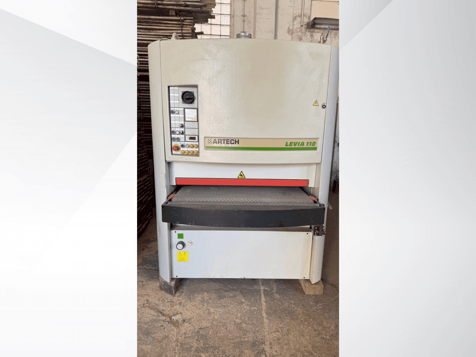 Widok z przodu maszyny BIESSE Levia 110