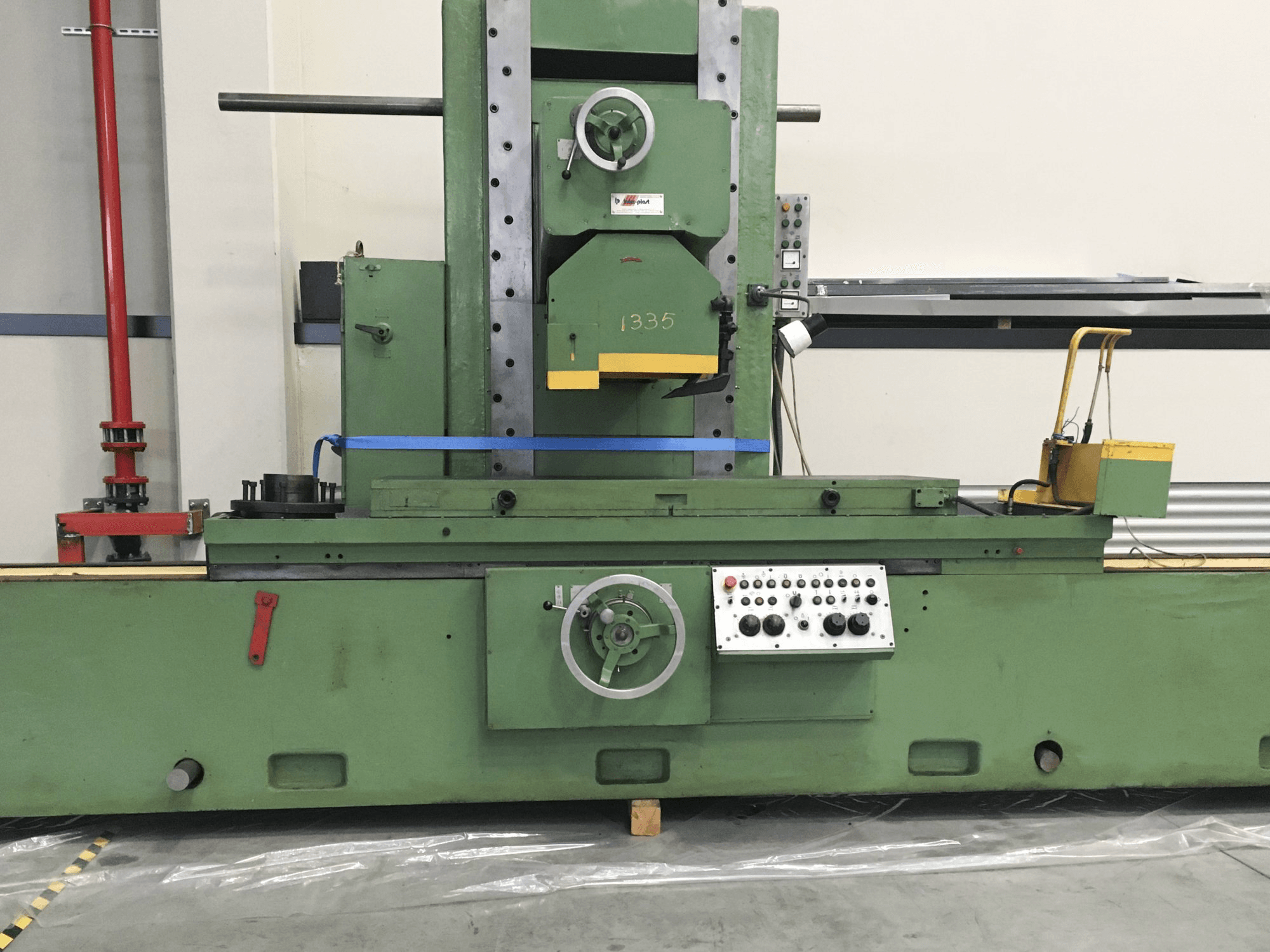 Widok z przodu maszyny Inter-plast 3 D 725