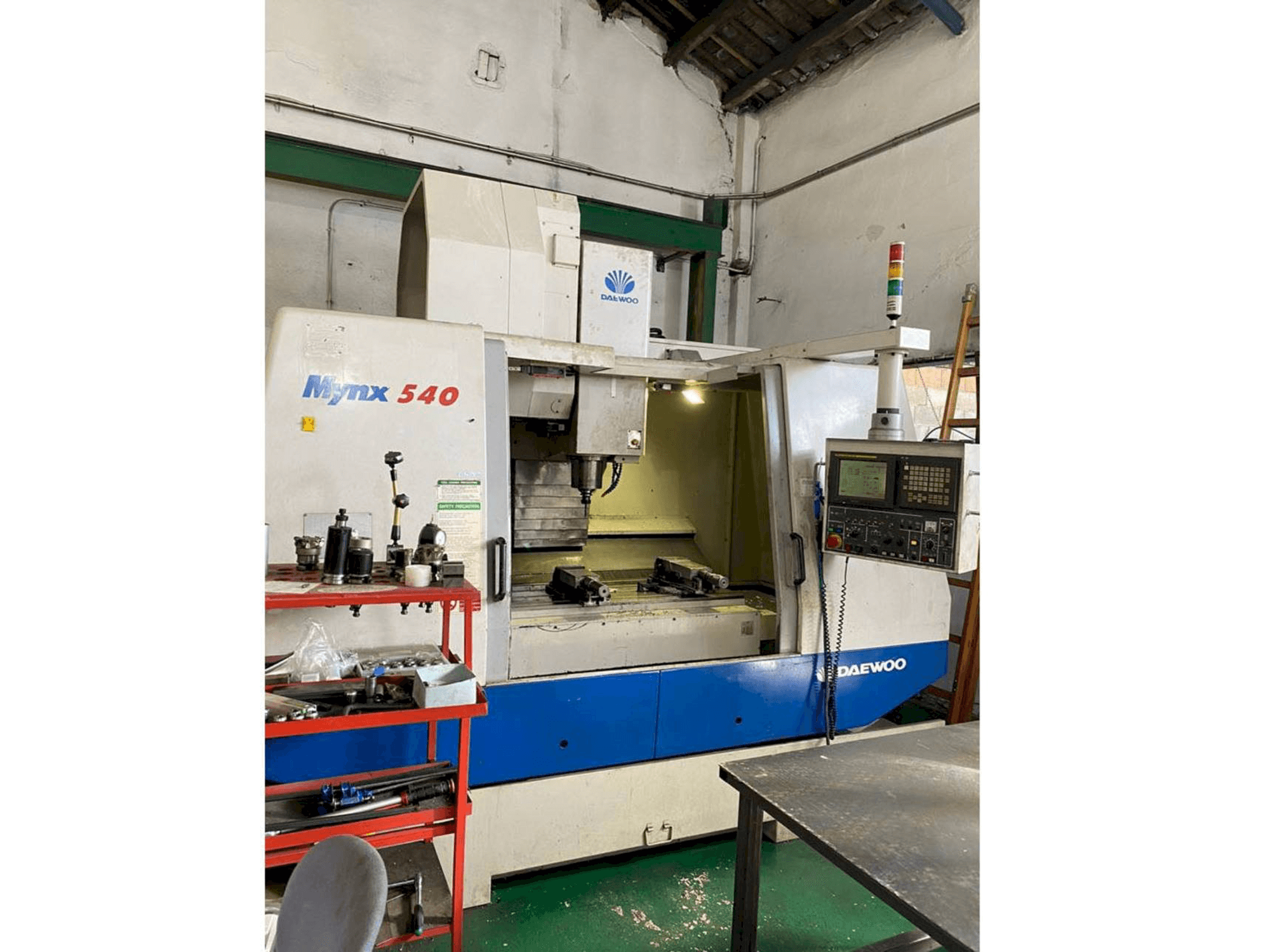 Widok z przodu maszyny DAEWOO Mynx 540