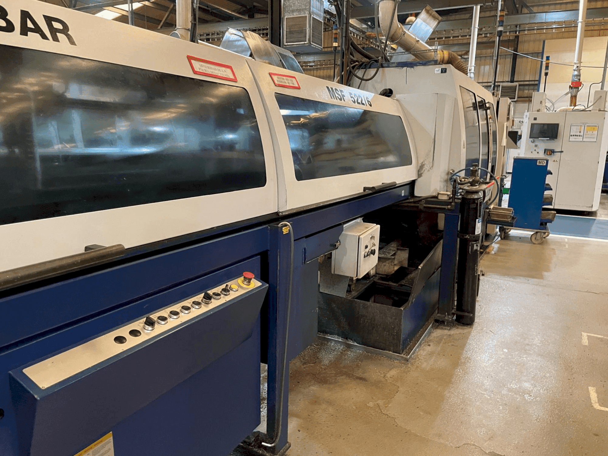 Widok z przodu maszyny Tornos-Bechler MultiDeco 26-6 (2000)