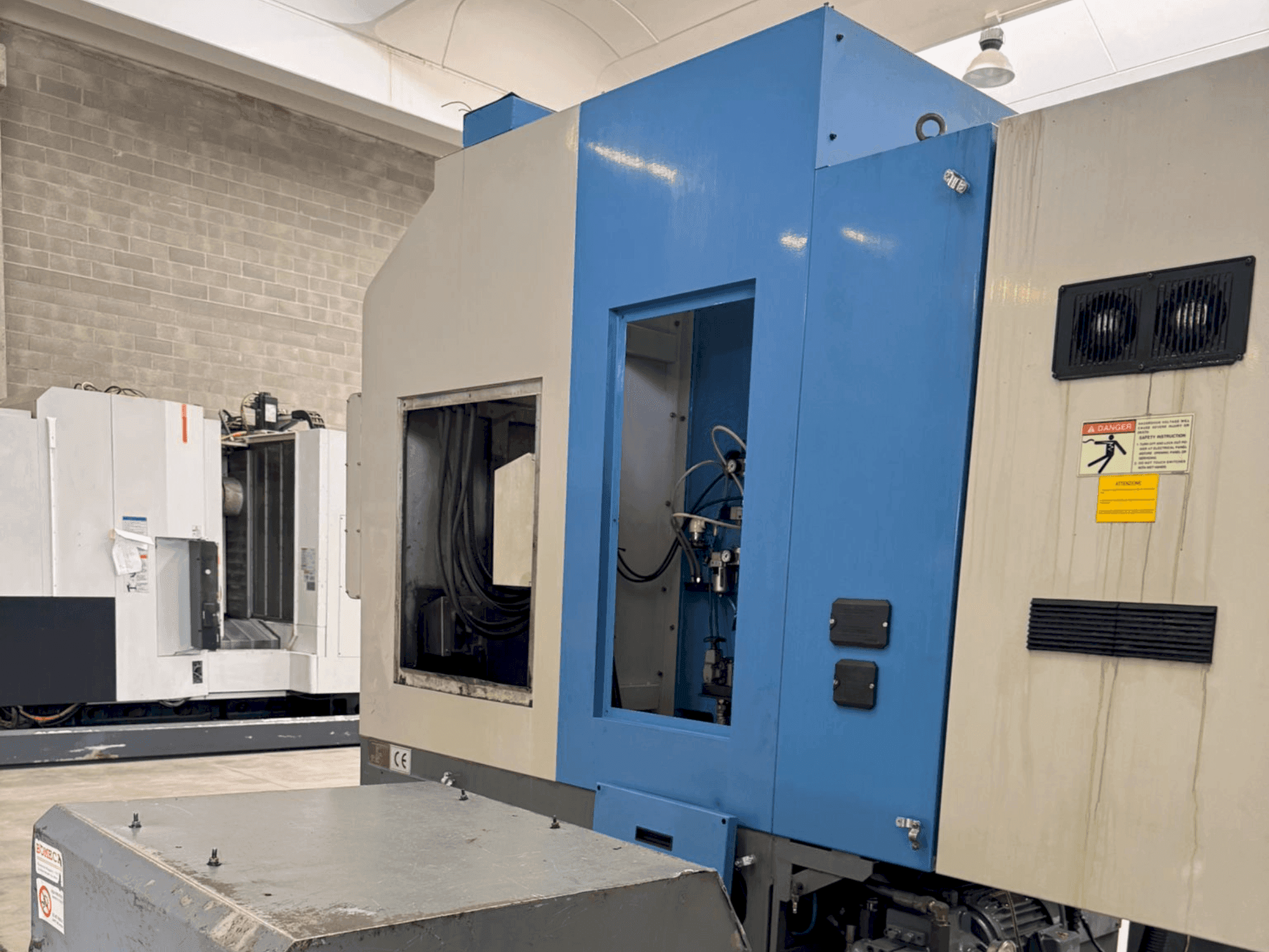 Widok z przodu maszyny HYUNDAI KIA Hyundai HiT V5R