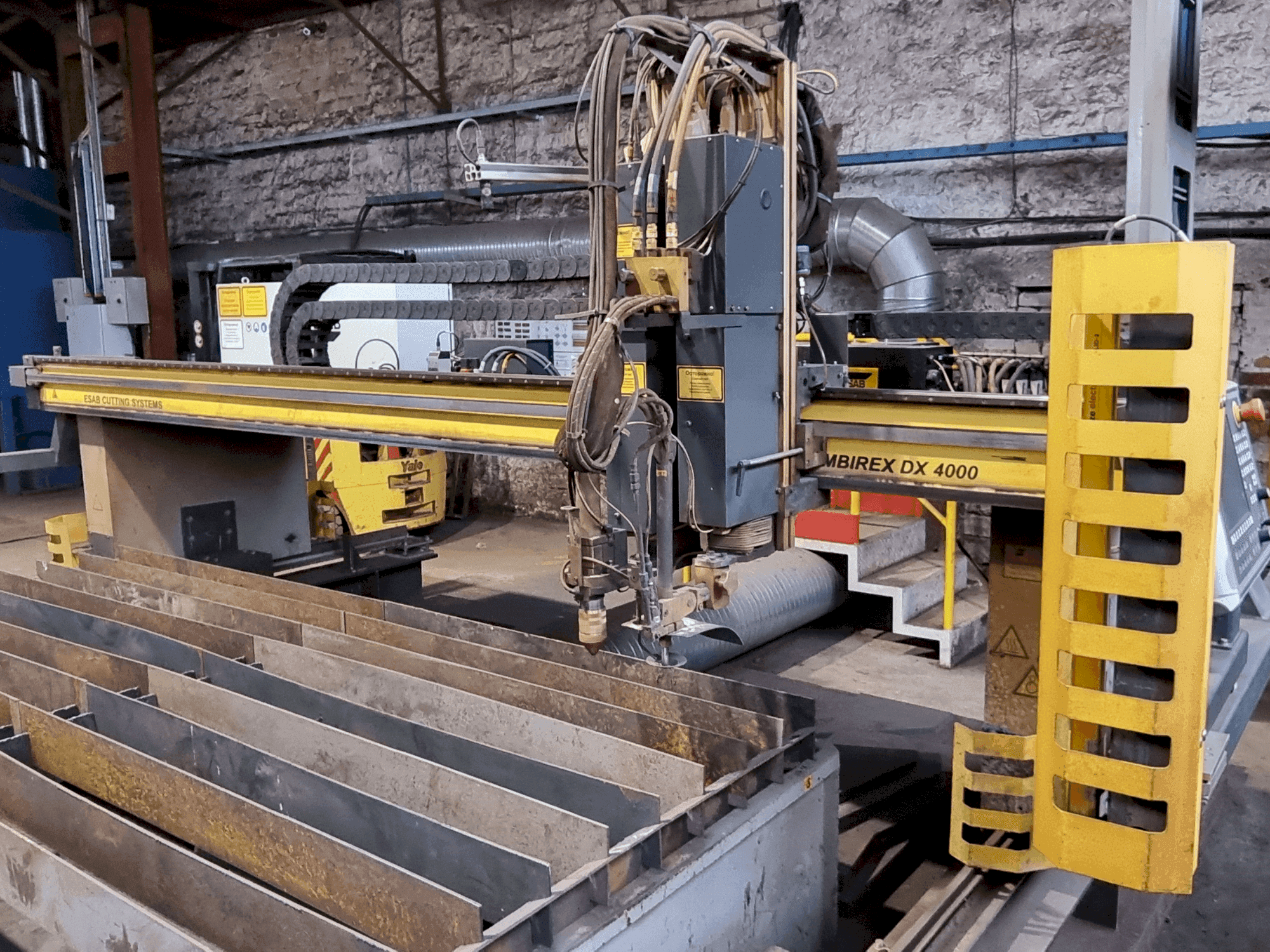 Widok z przodu maszyny ESAB Combirex DX 4000