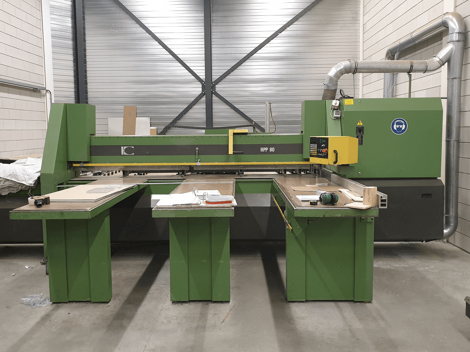 Widok z przodu maszyny HOLZMA HPP 80/32