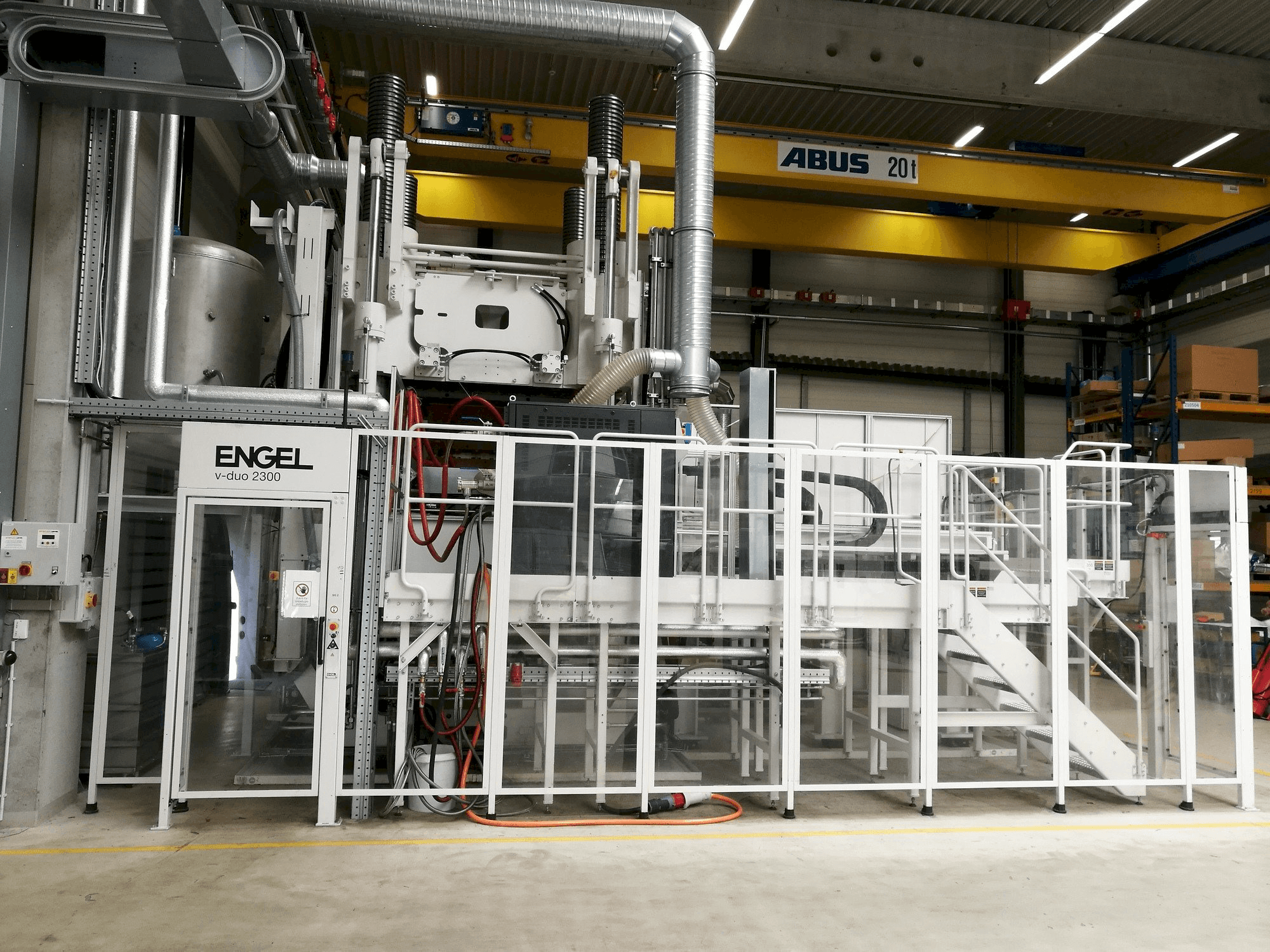 Widok z przodu maszyny ENGEL V-Duo 2300