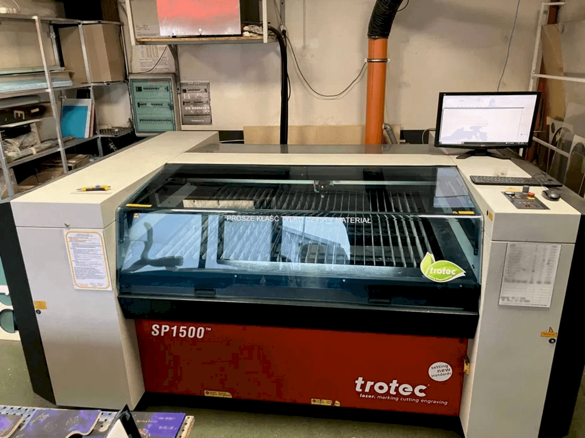 Widok z przodu maszyny Trotec SP1500