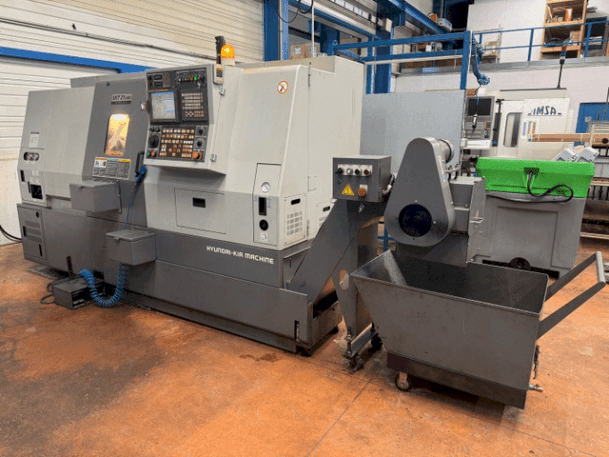 Widok z przodu maszyny HYUNDAI KIA SKT21LMS