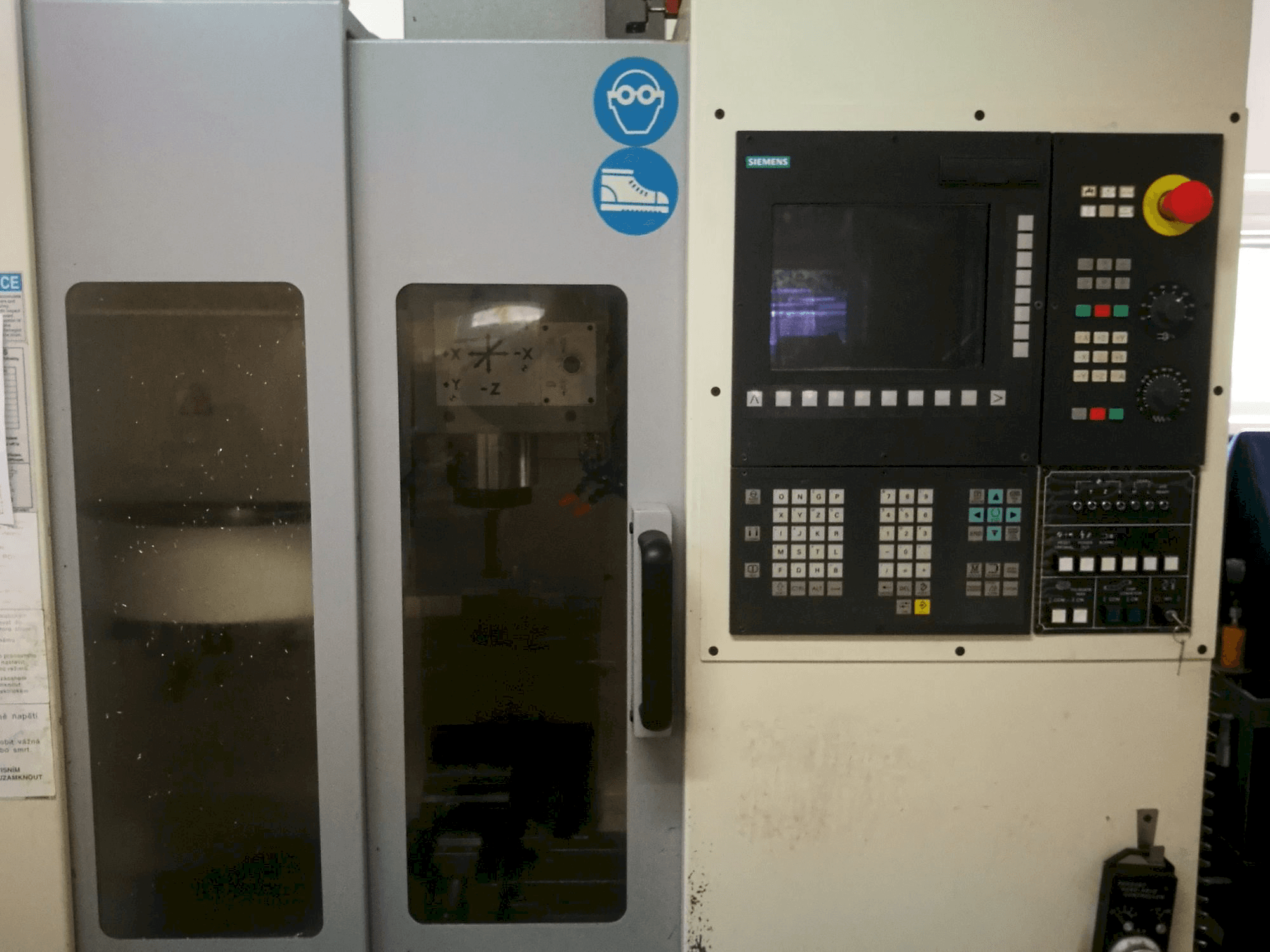 Widok z przodu maszyny Chevalier 1418 VMC-40