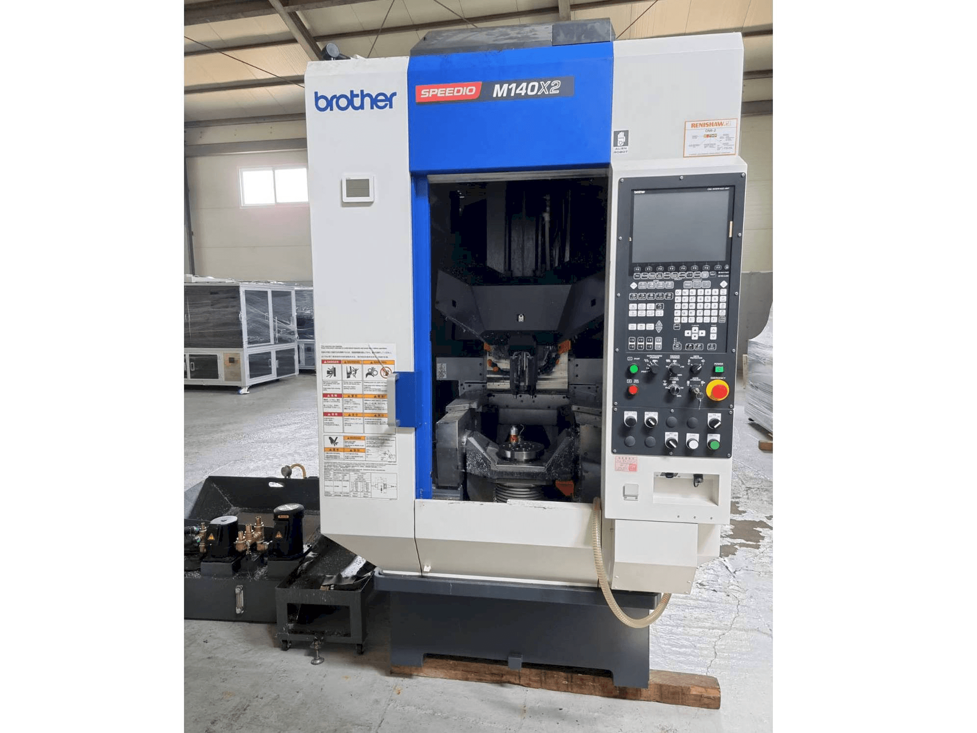 Widok z przodu maszyny Brother SPEEDIO M140X2