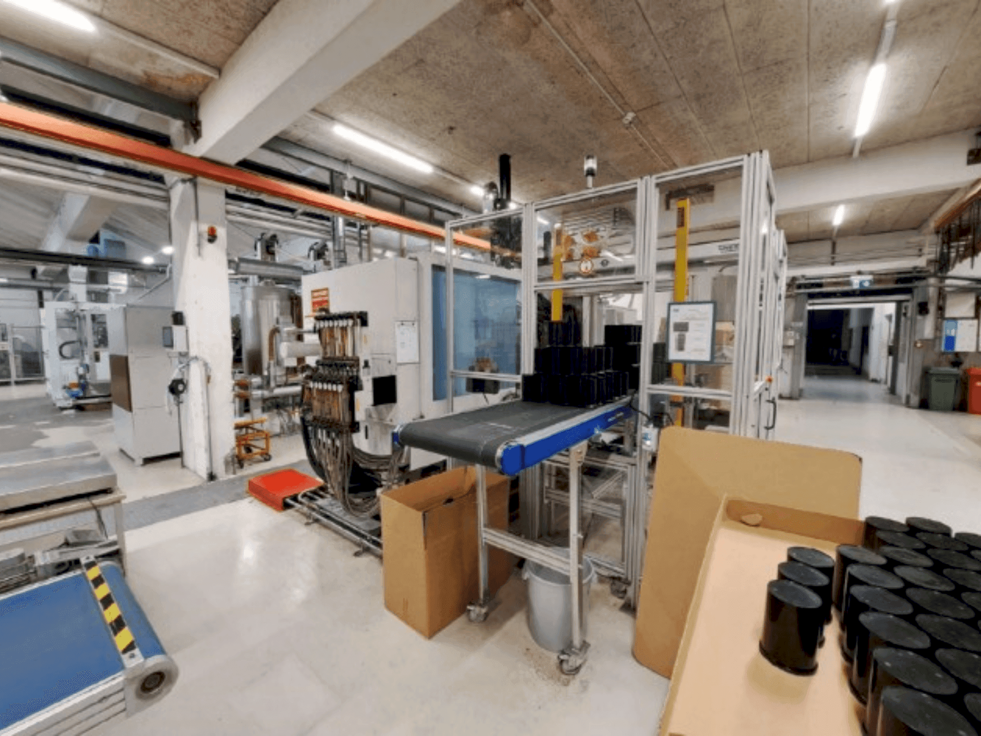 Widok z przodu maszyny WITTMANN TM Xpress 270/2250 Unilopg B6P