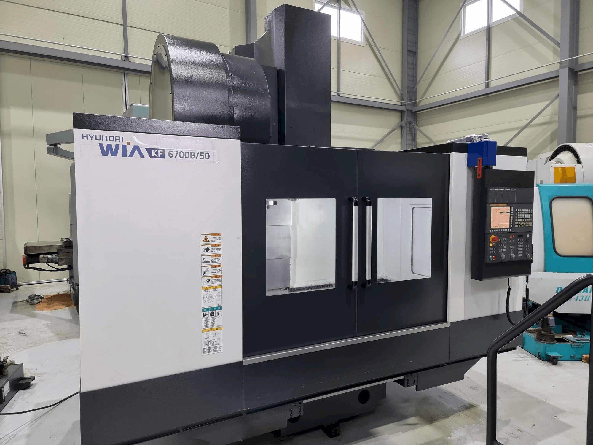 Widok z przodu maszyny Hyundai Wia KF 6700B/50