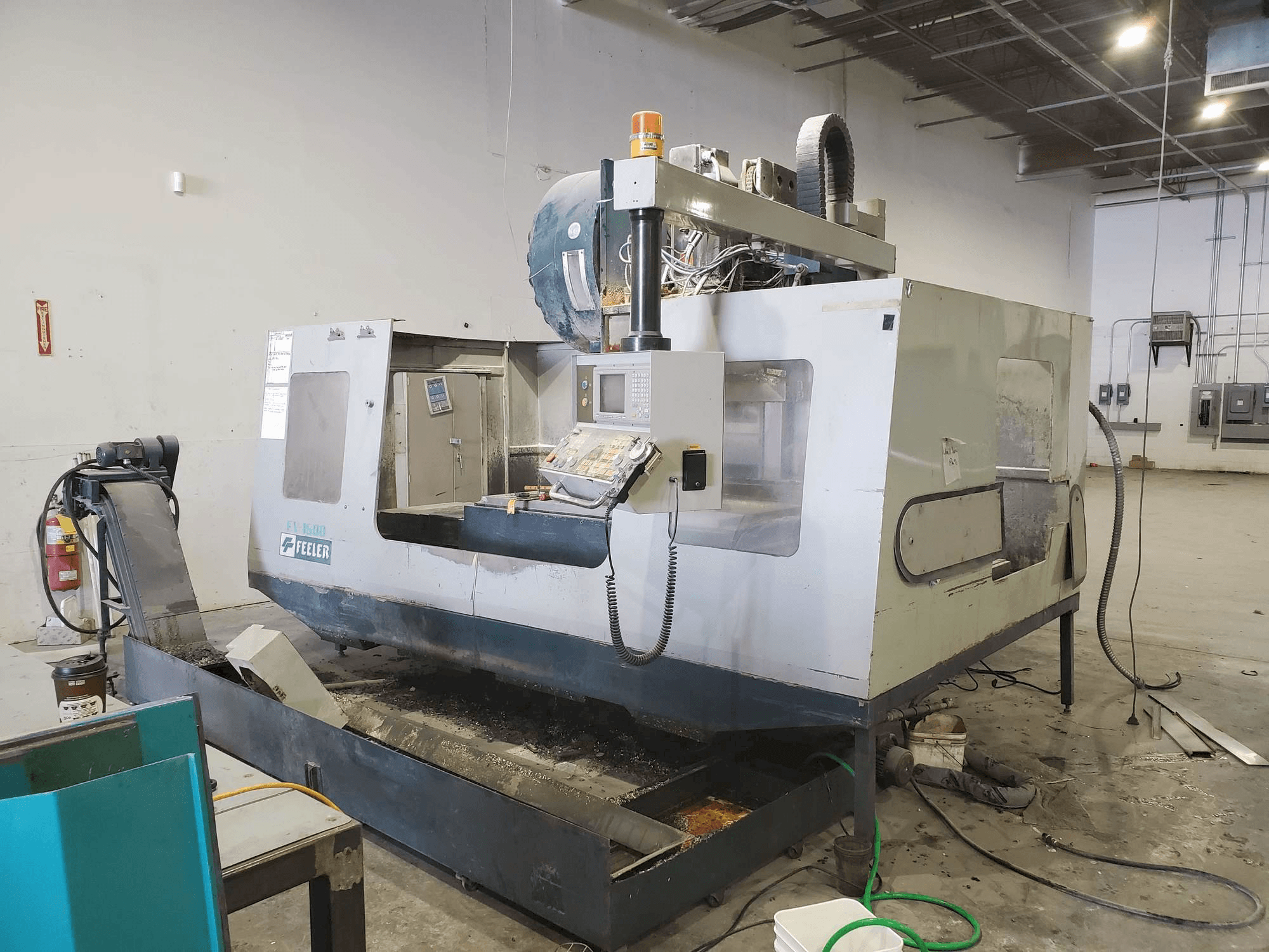 Widok z przodu maszyny Feeler FV-1500A
