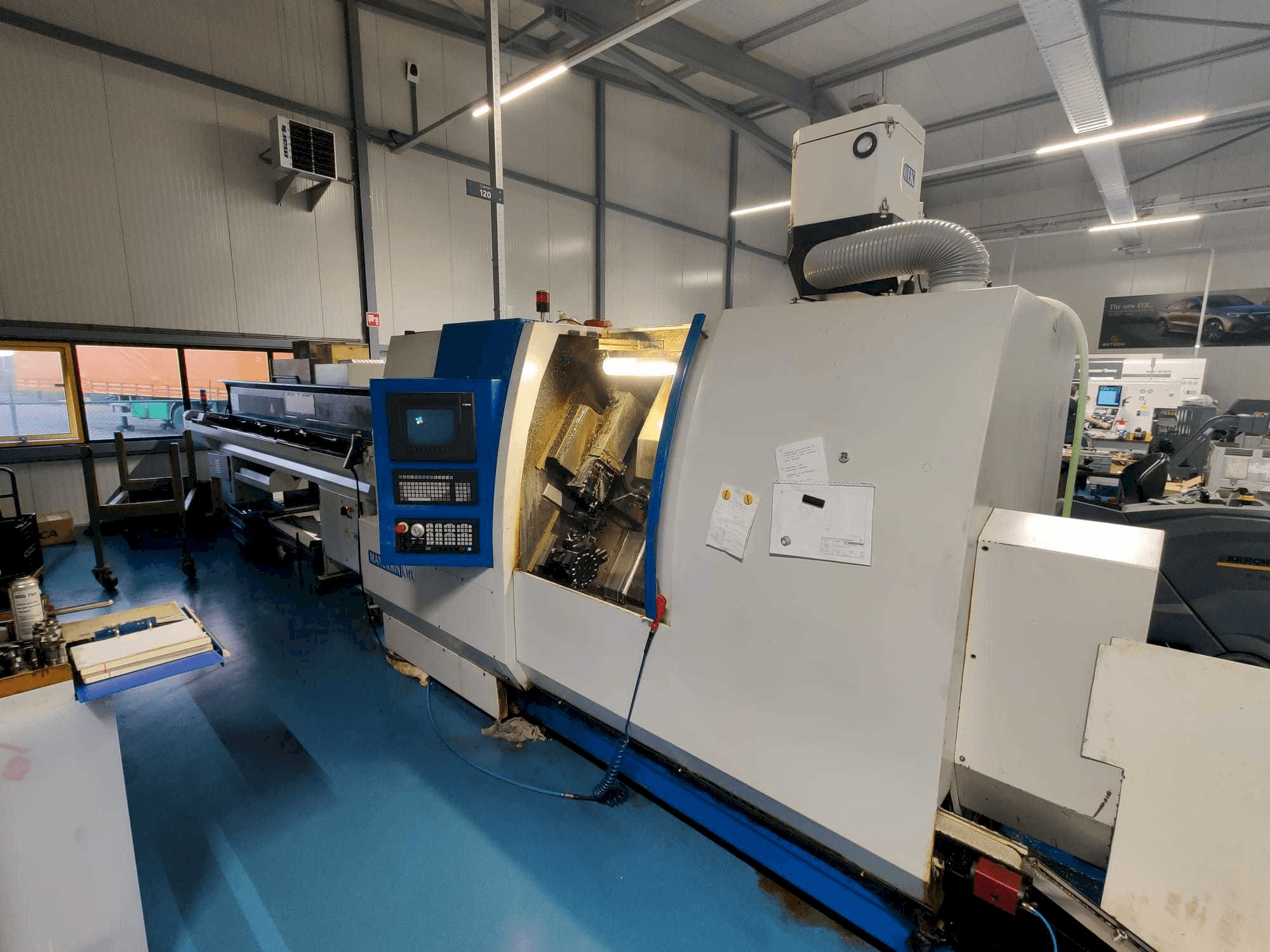 Widok z przodu maszyny Manurhin K'MX XL 32