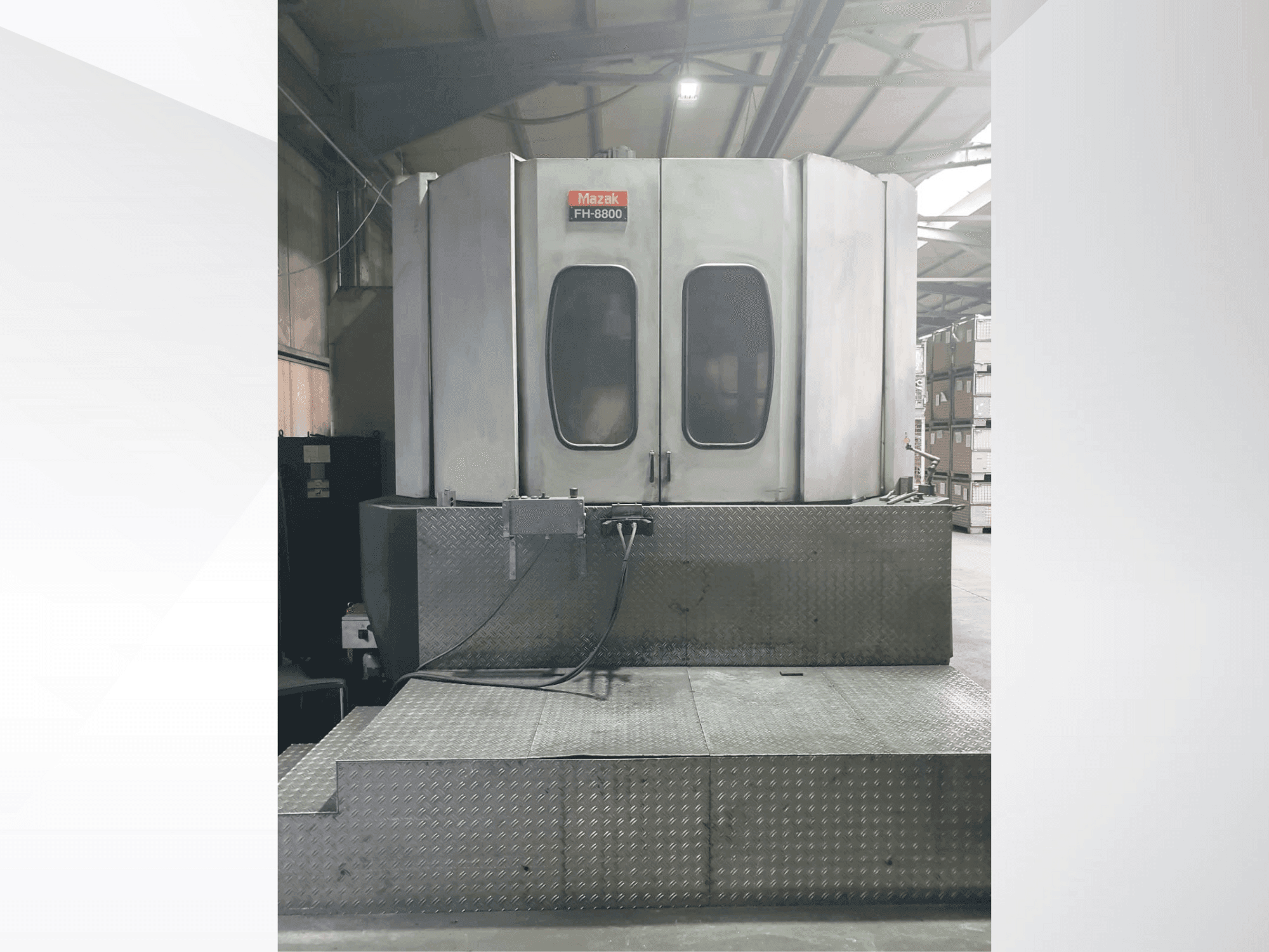 Widok z przodu maszyny Mazak FH 8800