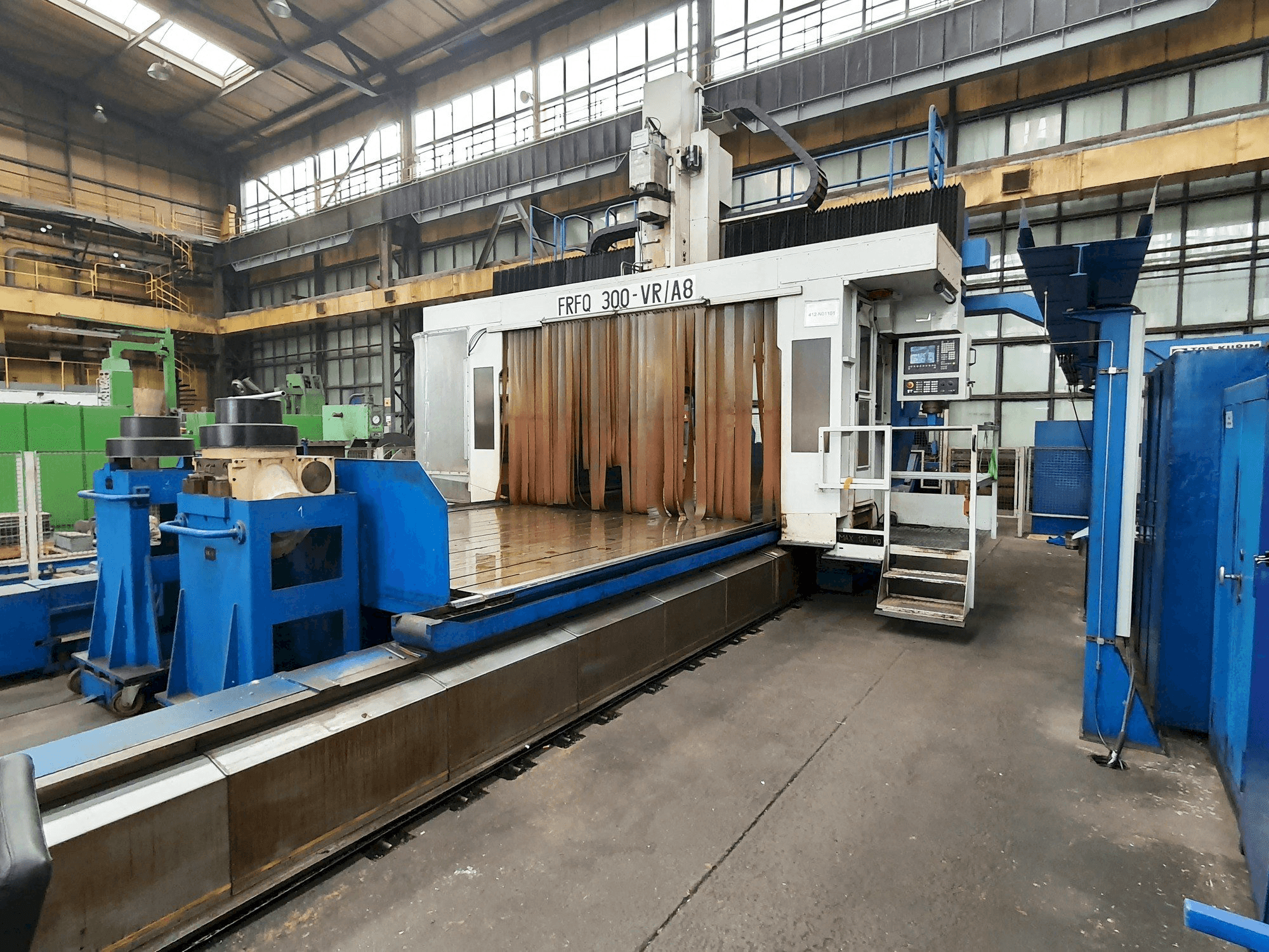 Widok z przodu maszyny Tos KURZIM FRFQ 300-VK/A8 CNC